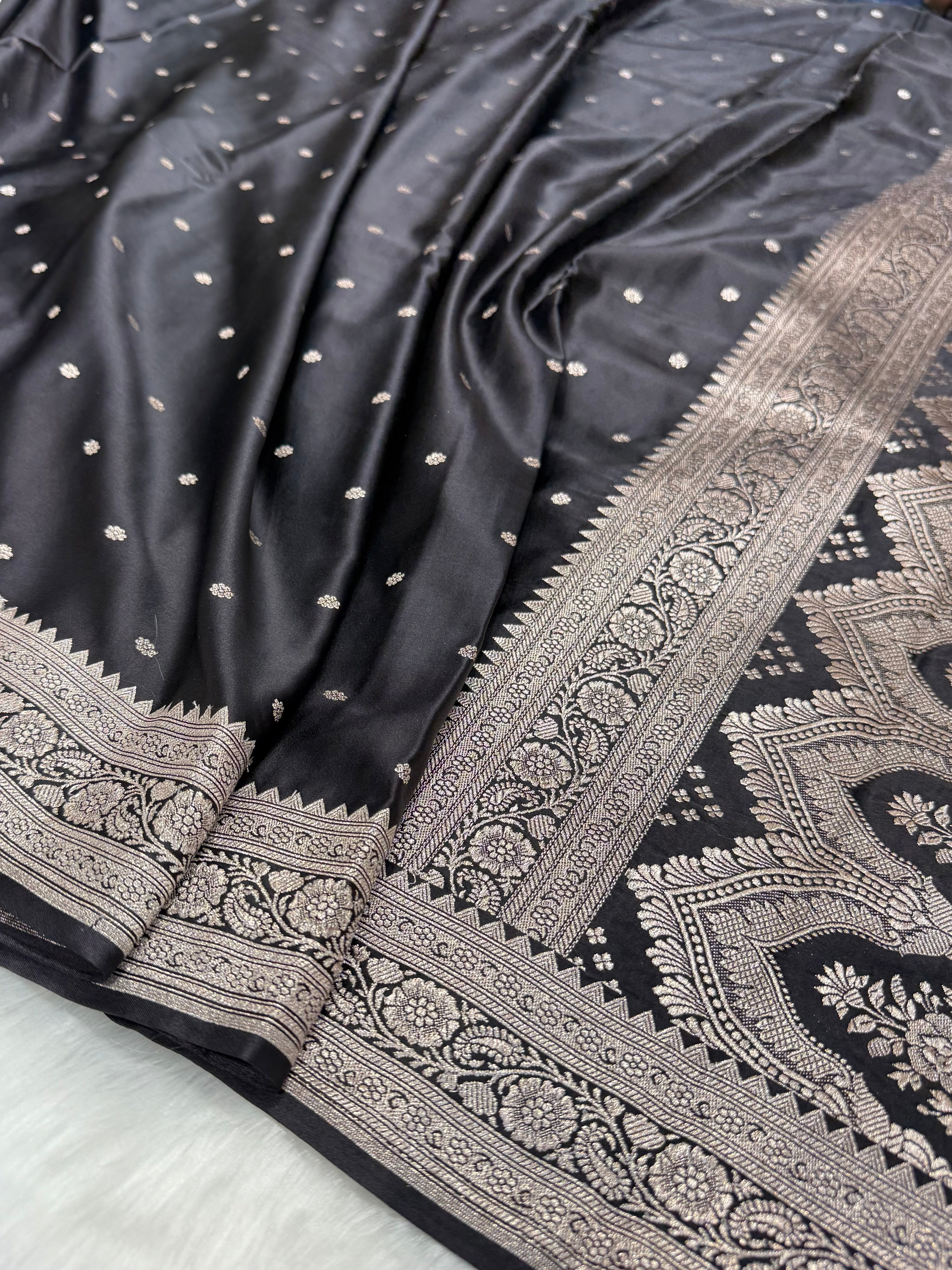 Black shade Booti Mashru Silk Saree