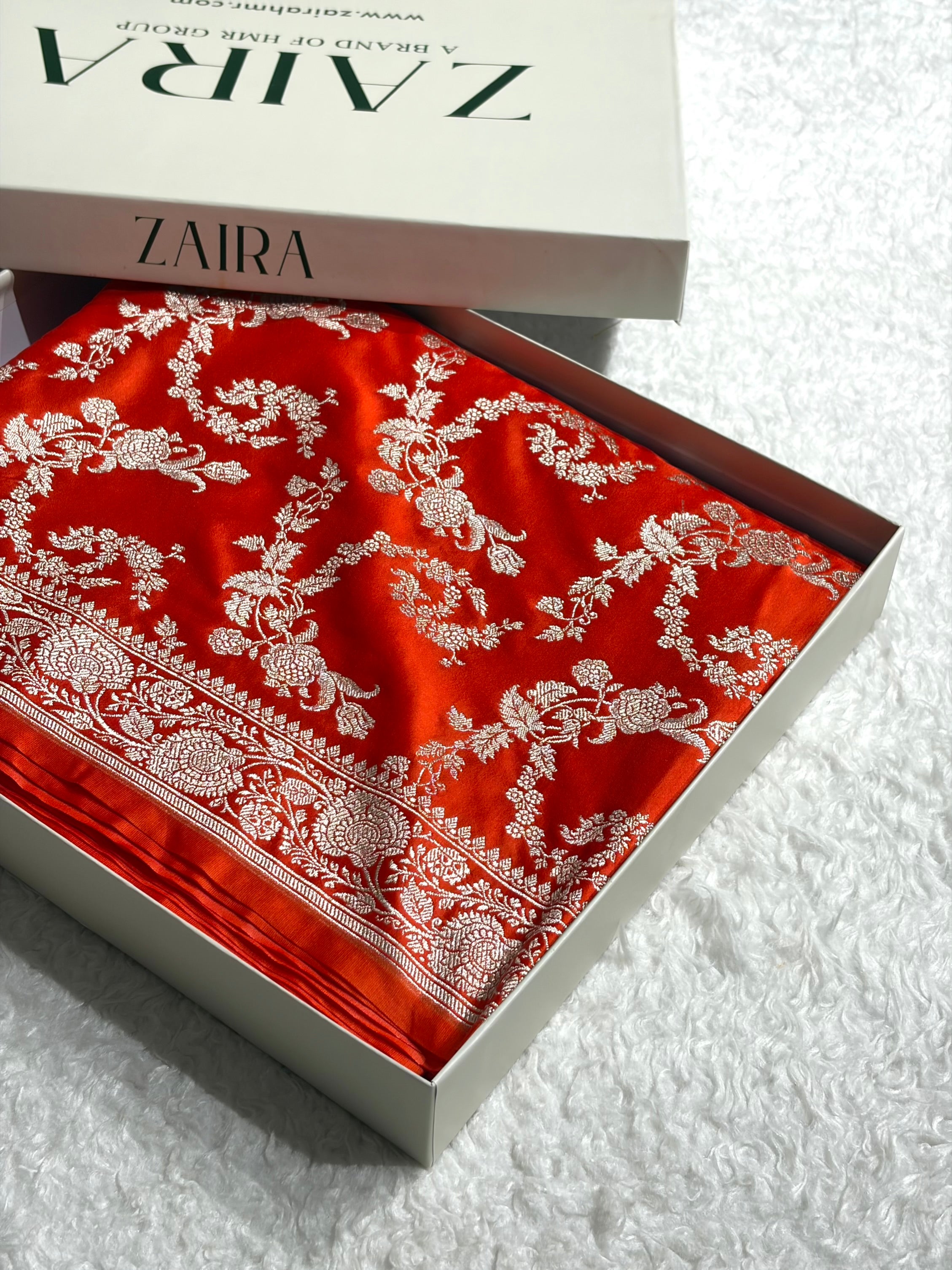 Banarasi Floral Jaal Pattern in Red Shades Floral Mashru Silk Saree MCS104