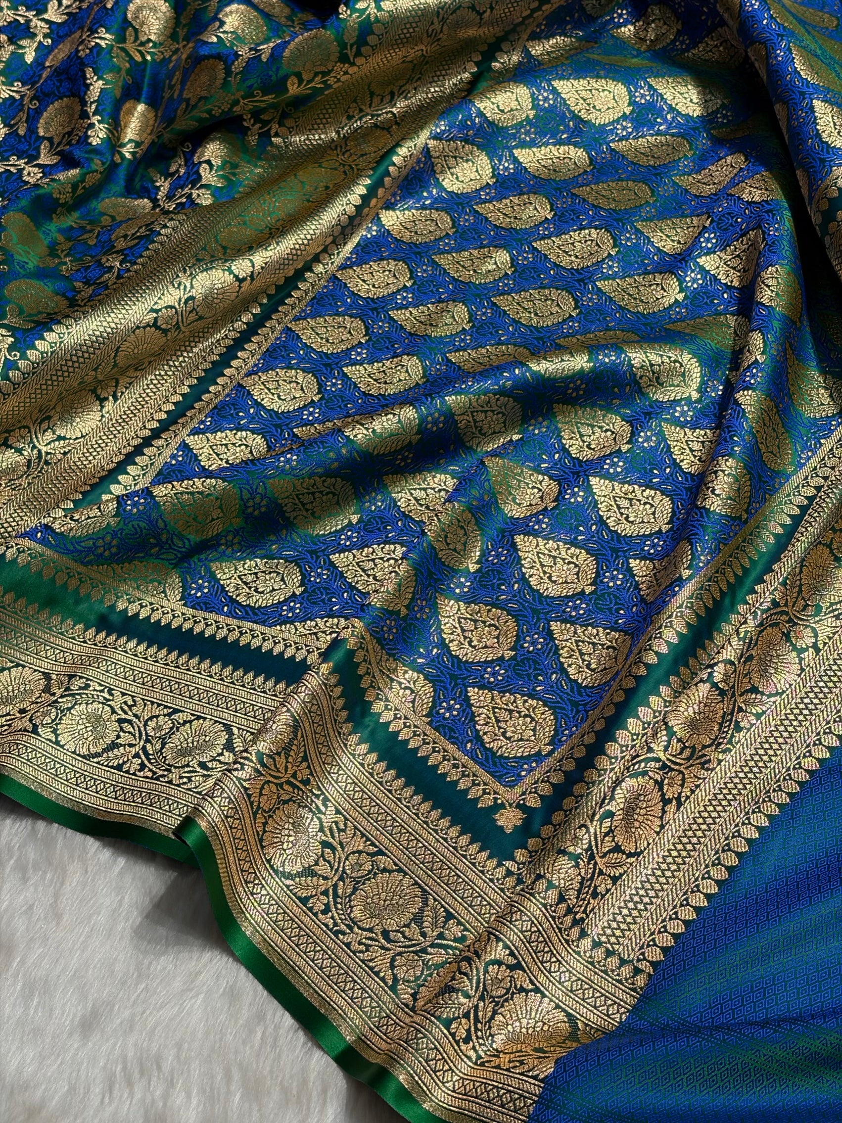 Bottle Green With Royal Blue Tanchoi Satin Katan Silk Saree SKTM-05