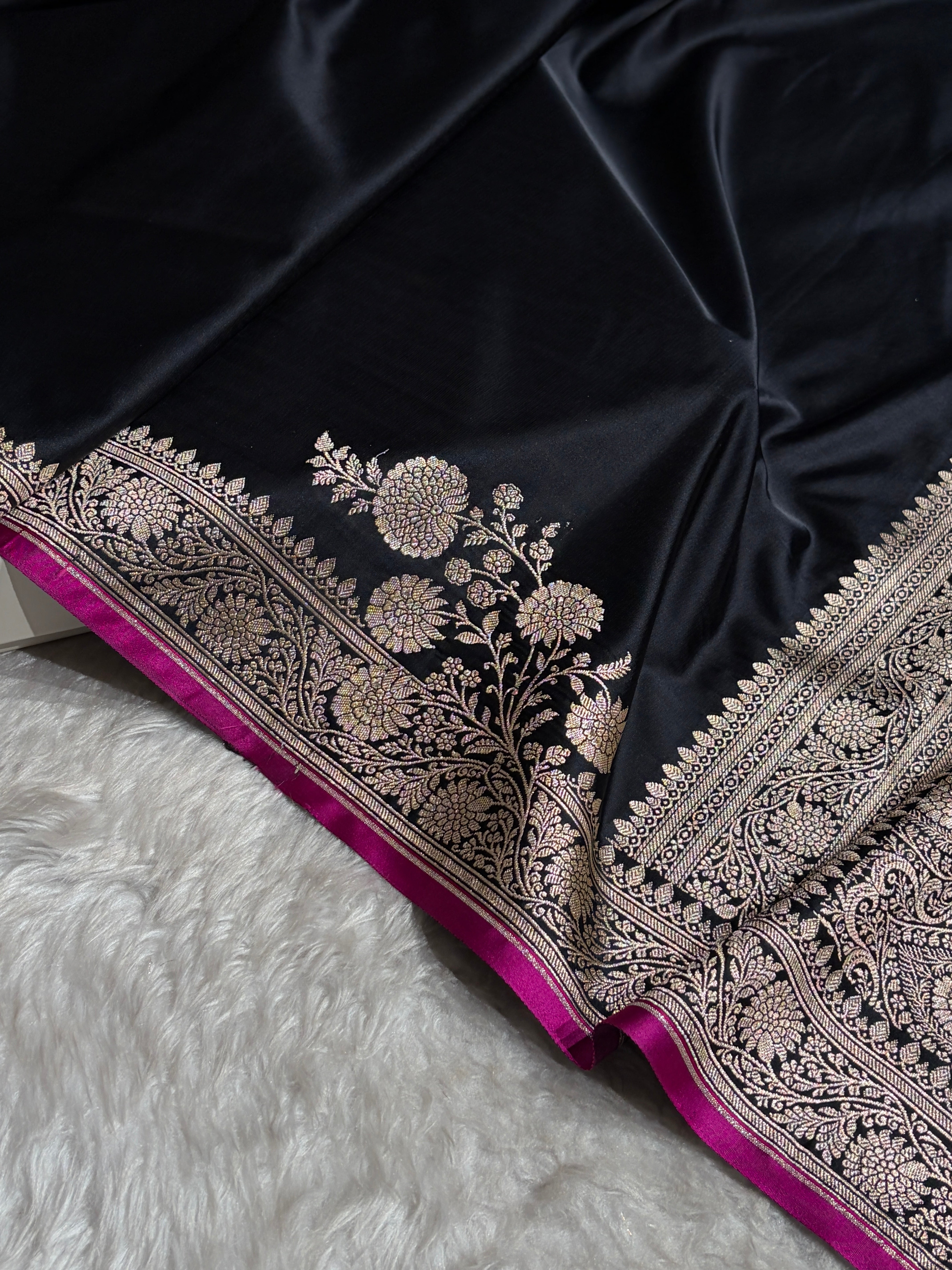 Banarasi Black Shade With Booti Pattern Mashru Silk Saree