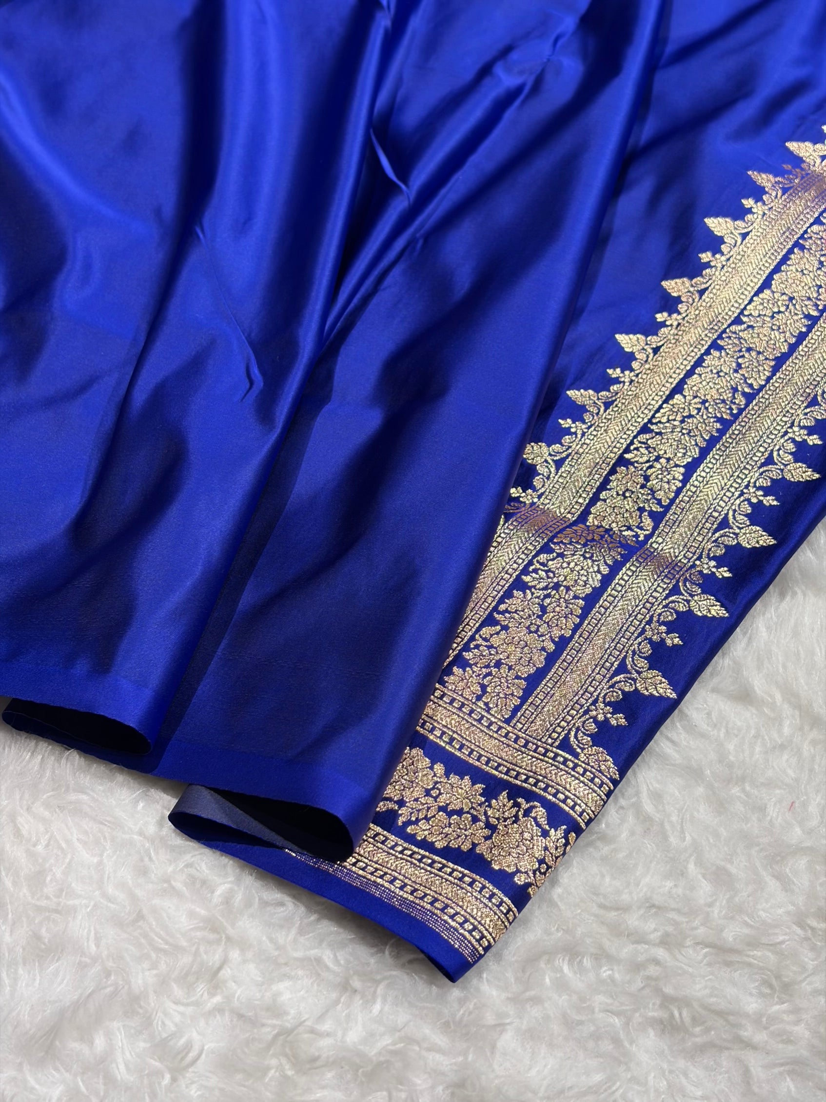 Cross Royal Blue Shades Banarasi Booti Katan Silk Saree SKM17