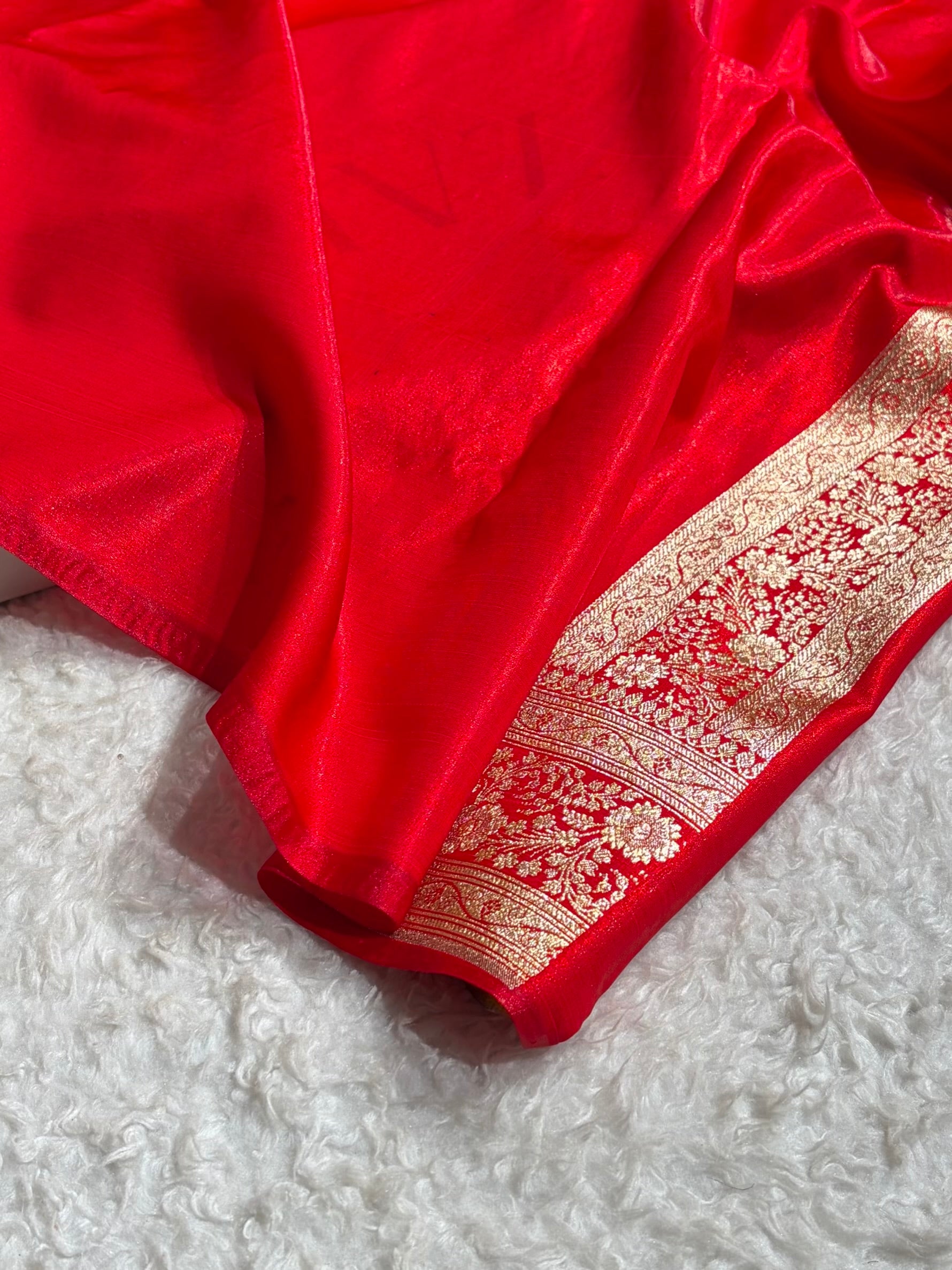 Red Shades Jaal Pattern Banarasi Satin Silk Saree SS43