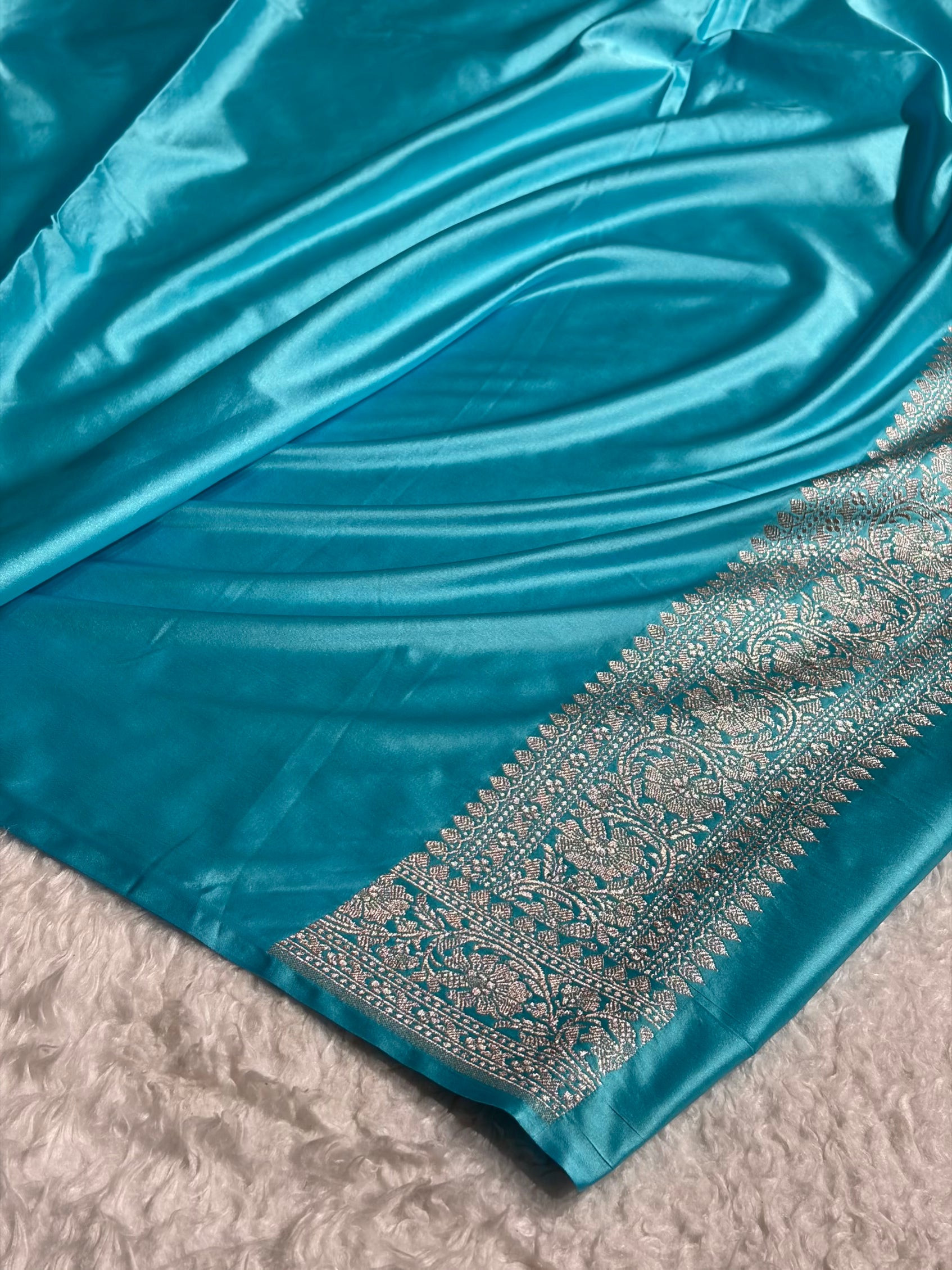 Banarasi Floral Booti Pattern in Firozi Shades Floral Mashru Silk Saree MCS103