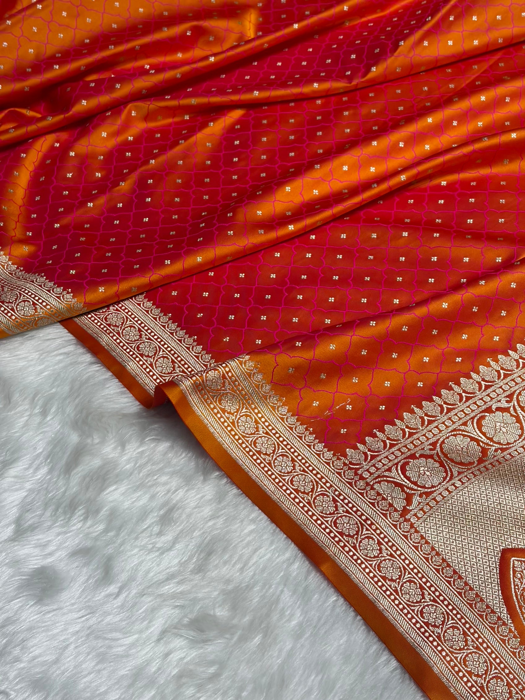 Magentic Gold Shades Tanchoi Motif Mashru Silk Saree MST-13