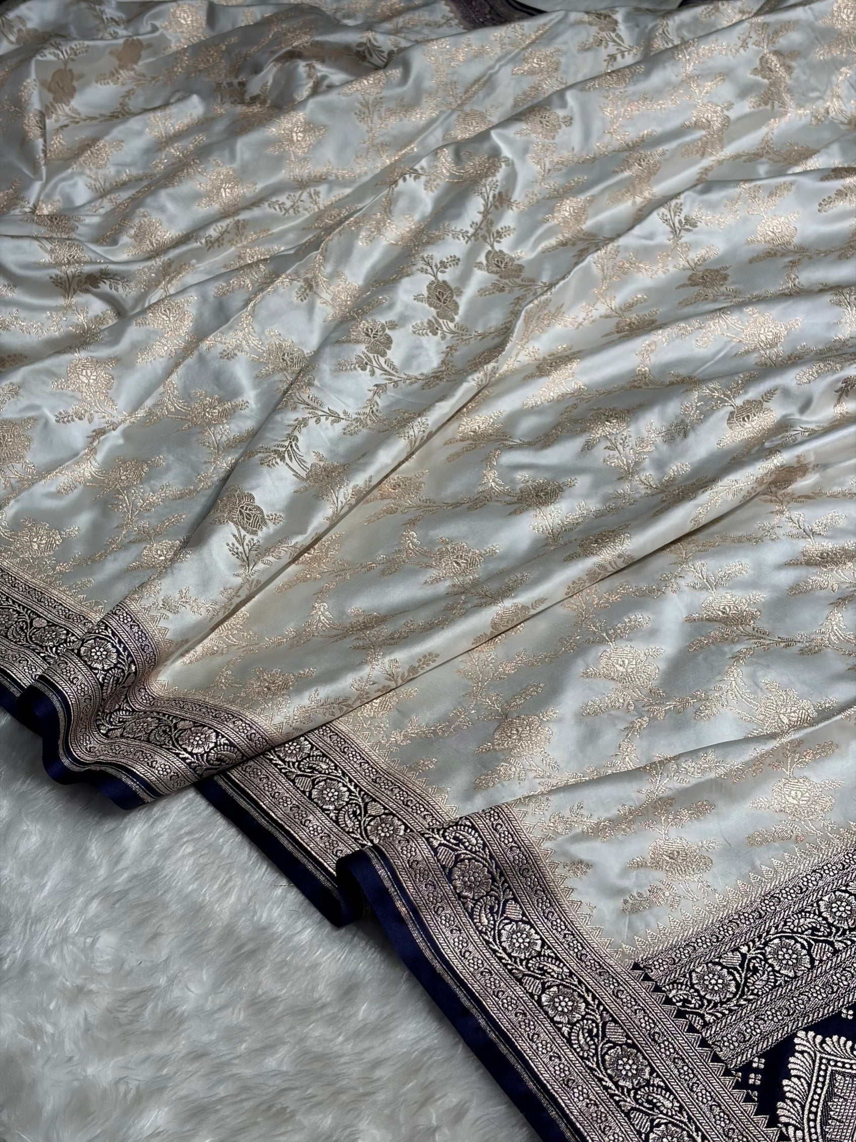 Contrast White with Navy Blue Floral Jaal Mashru Silk Saree  MS28