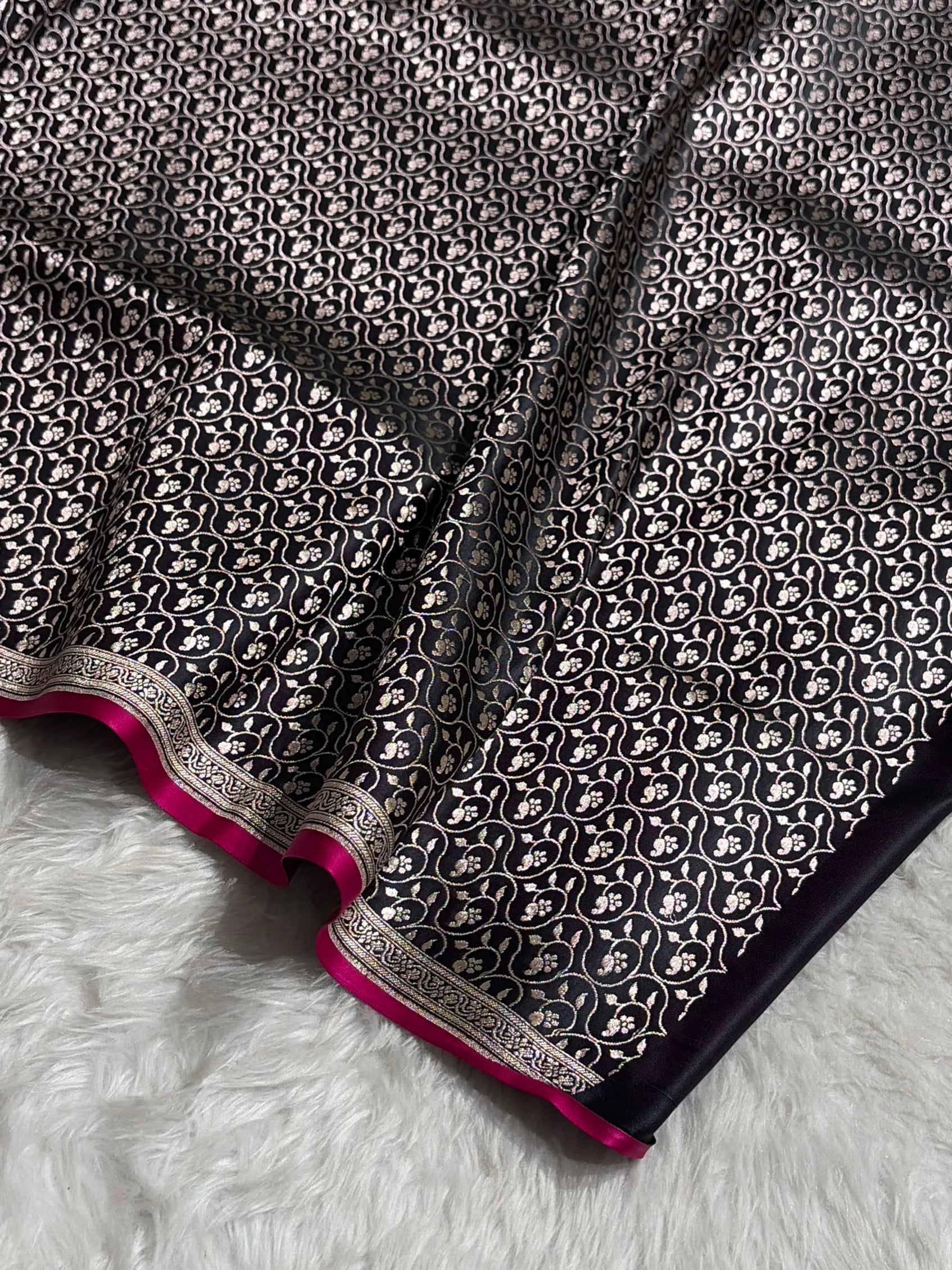 Cross Wine Shade With Booti Pattern Mashru Silk Saree