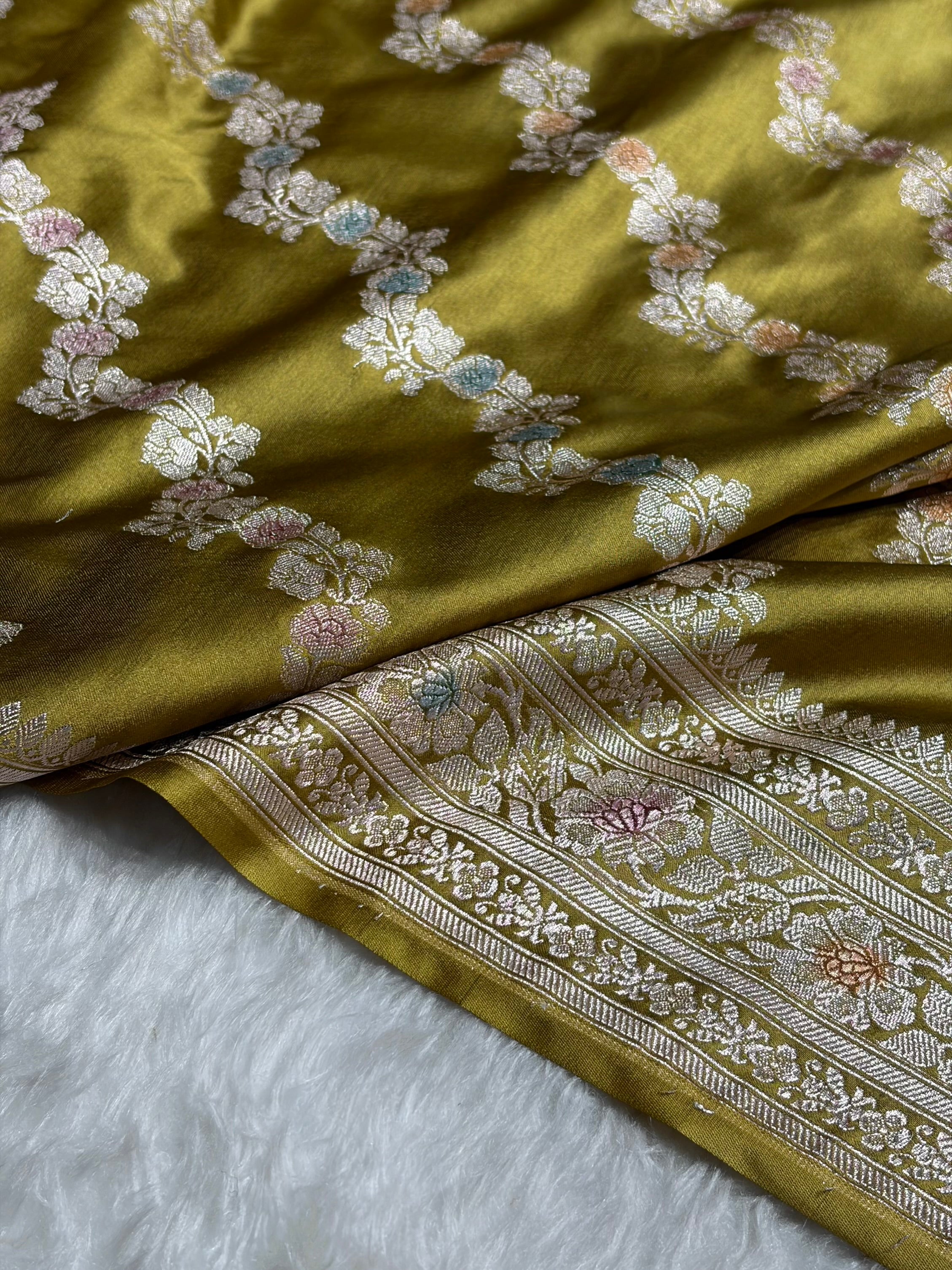 Dusty Mehendi Shades Banarasi Minakari Mashru Silk Saree With Cross Pattern MS02