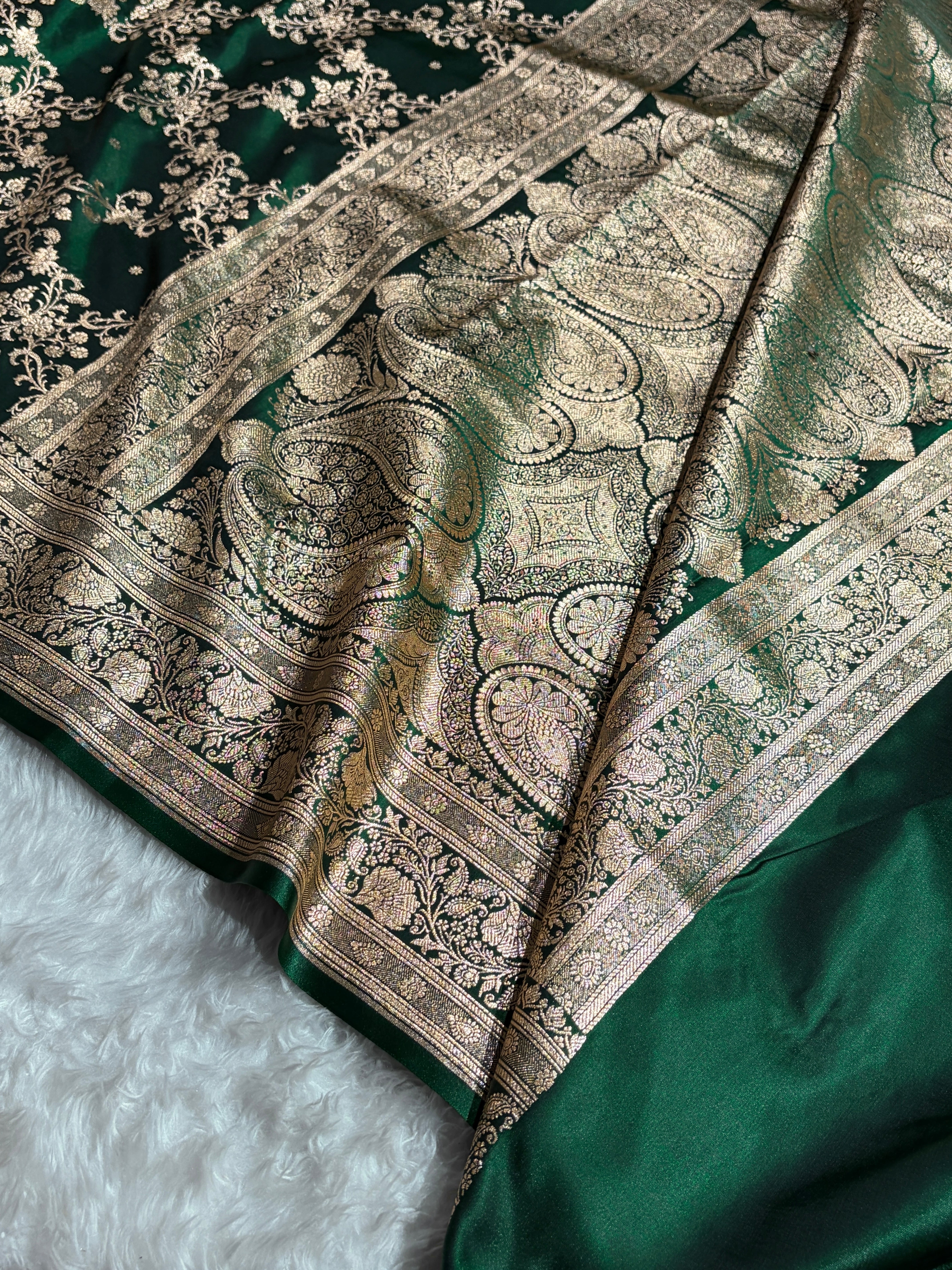 Bottle Green Shades Jaal Pattern Banarasi Satin Silk Saree SS48
