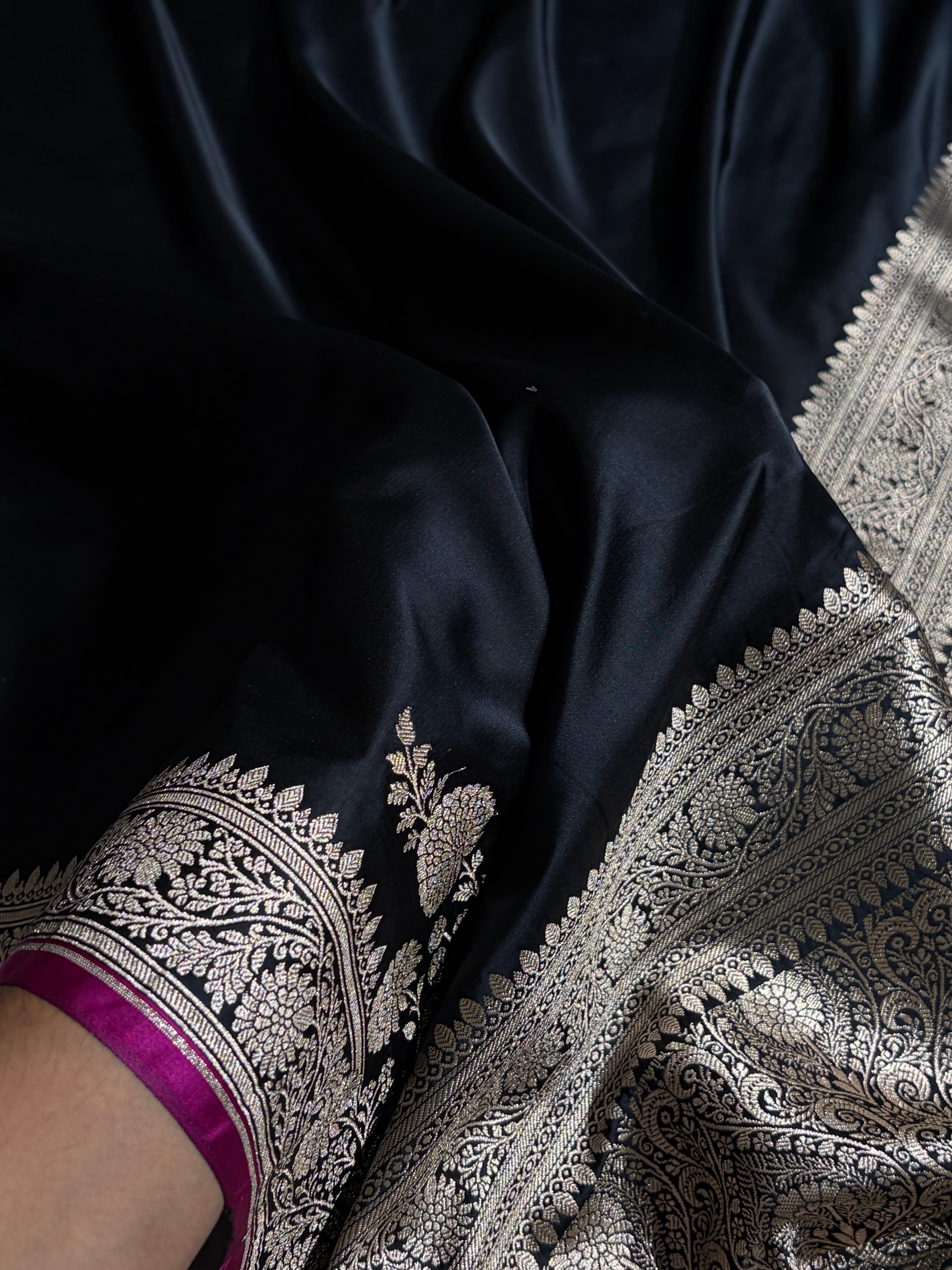 Banarasi Black Shade With Booti Pattern Mashru Silk Saree