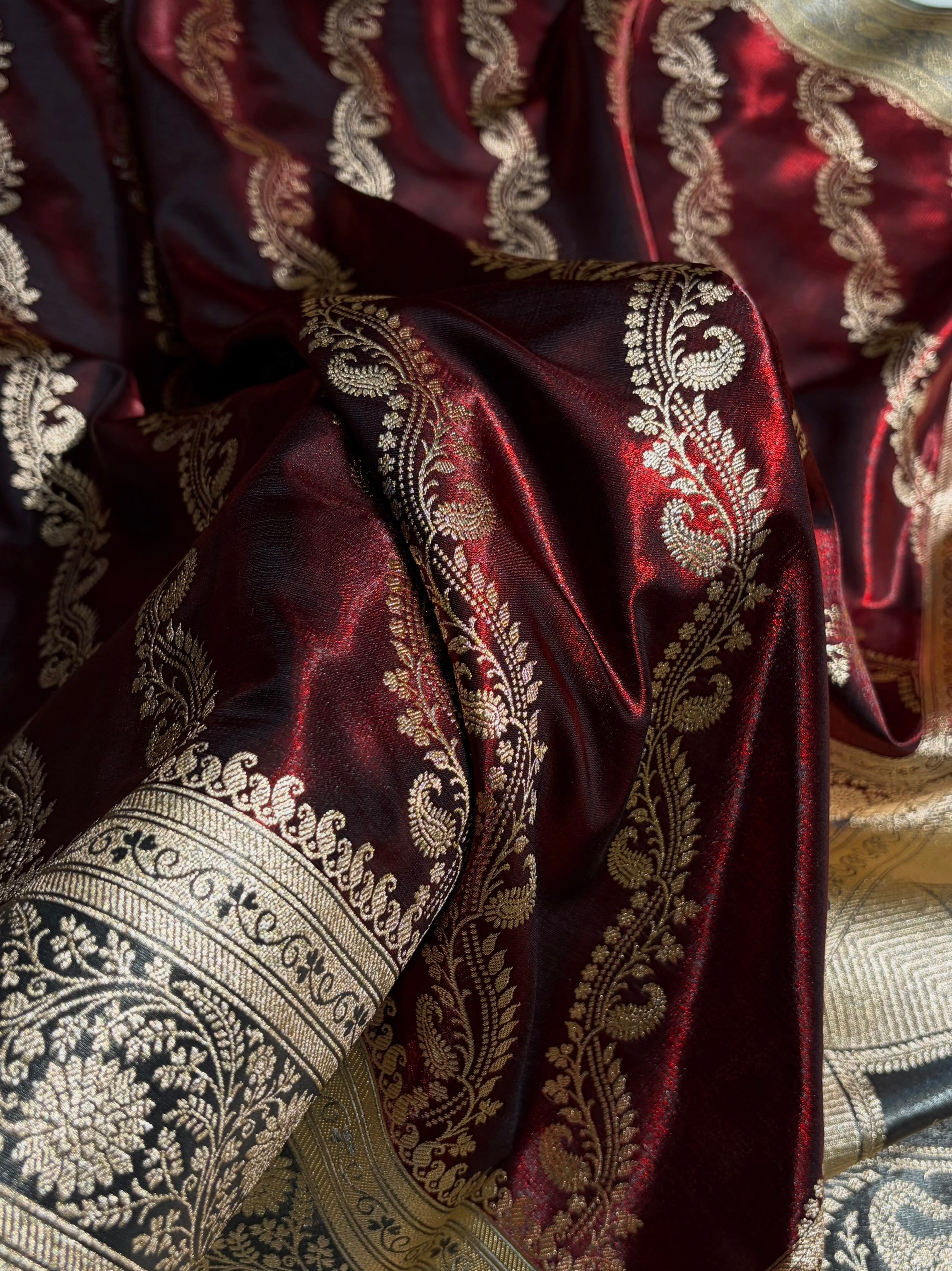 Maroon Contrast Shades Cross Pattern Banarasi Satin Silk Saree SS39