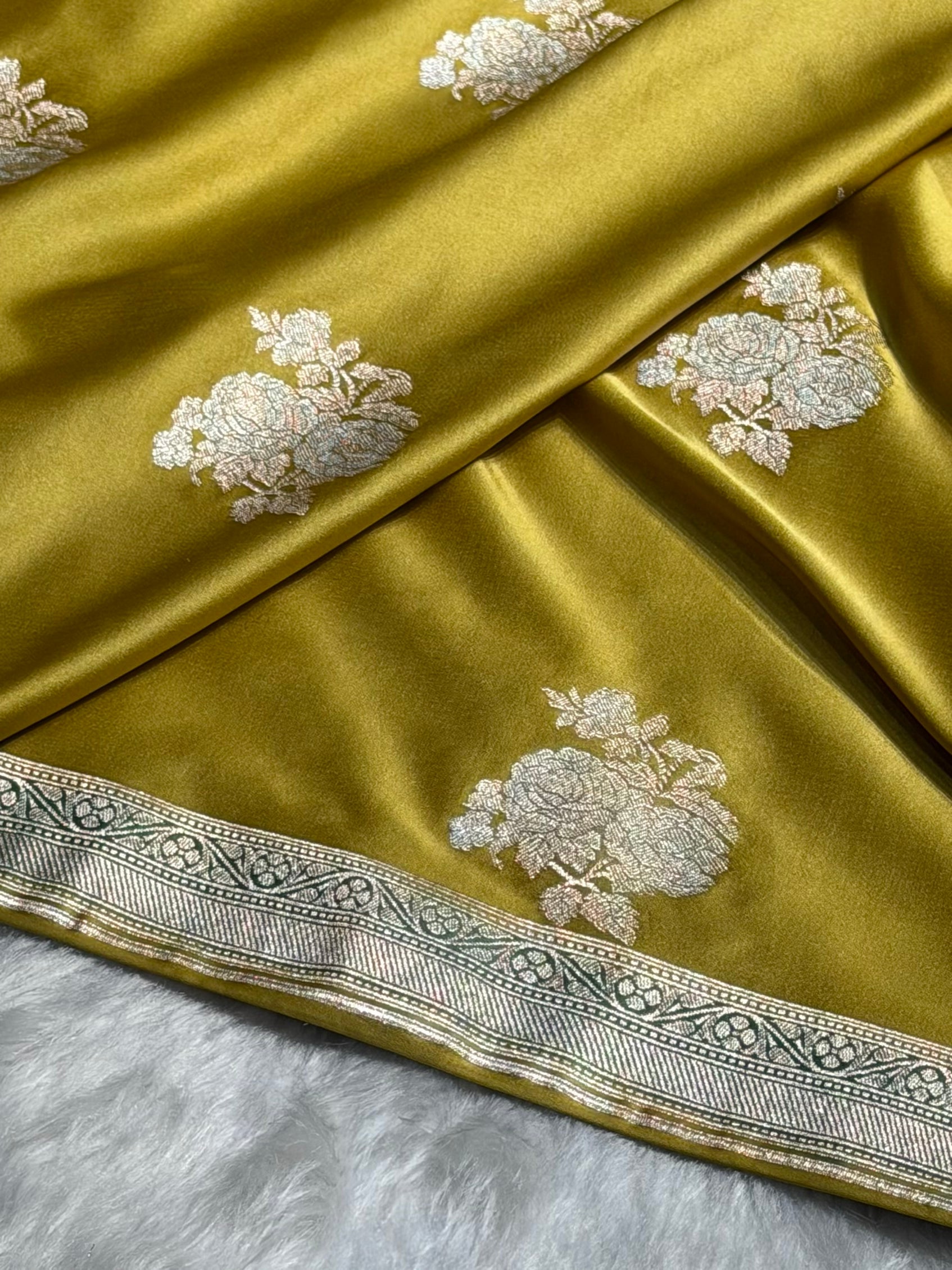 Light Mehandi Sona Rupa Floral Motif Minakari Border Mashru Silk Saree MS50