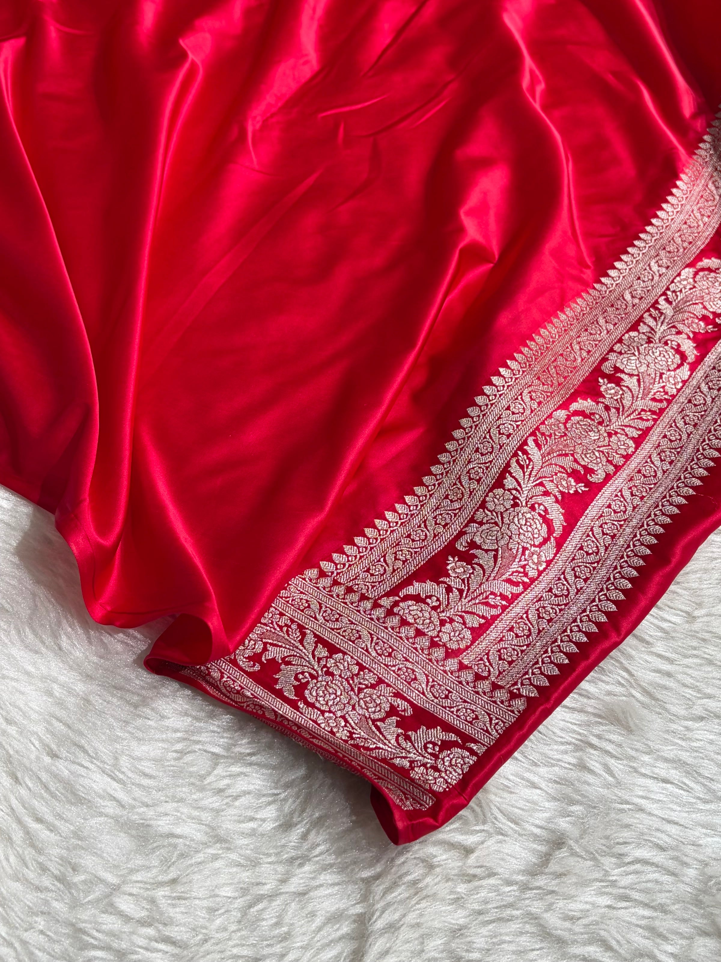 Banarasi Floral Pattern in Red Shades Floral Mashru Silk Saree MCS97