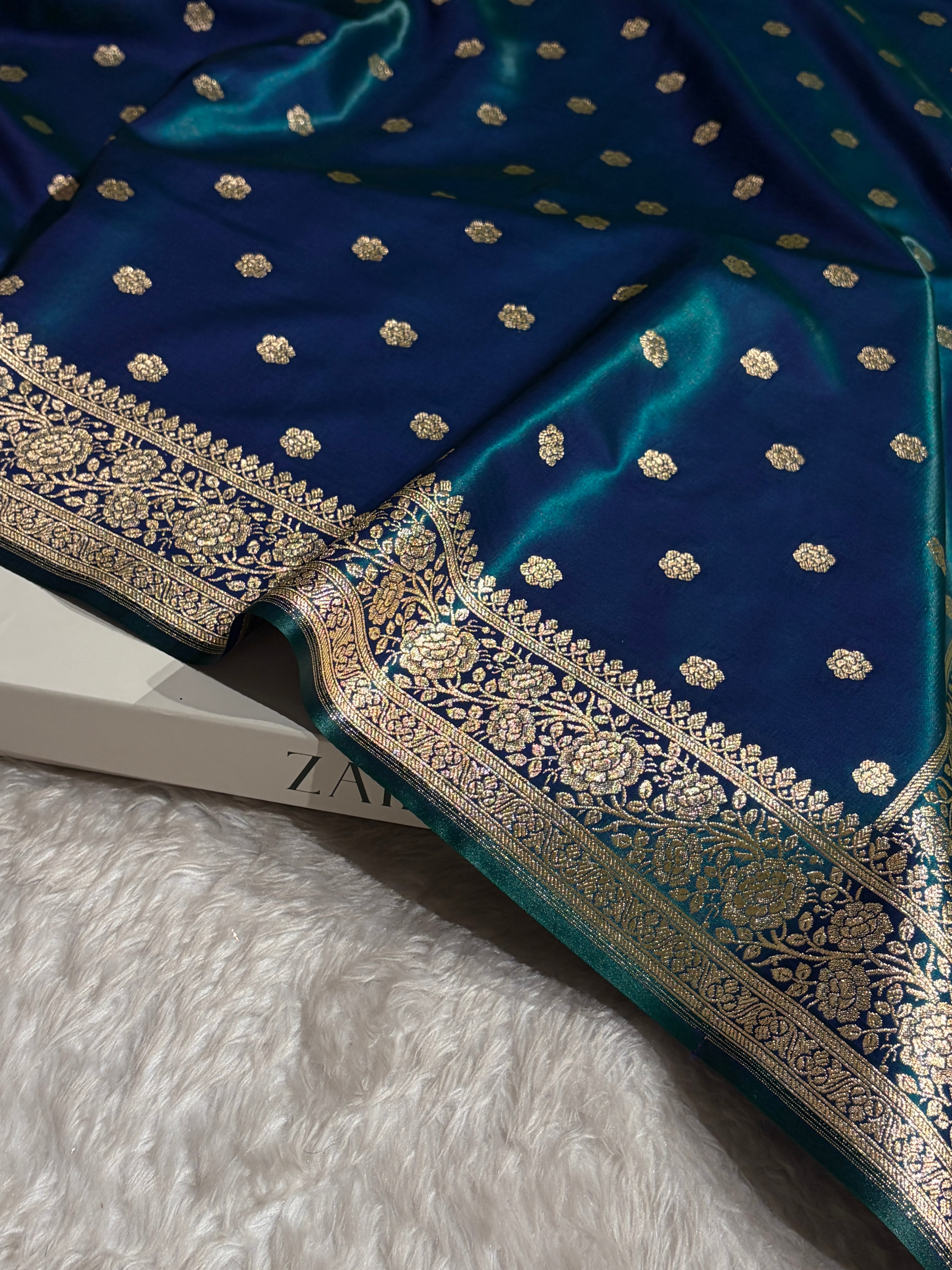 Banarasi Peacock Shades Booti Pattern Banarasi Satin Silk Saree SS63
