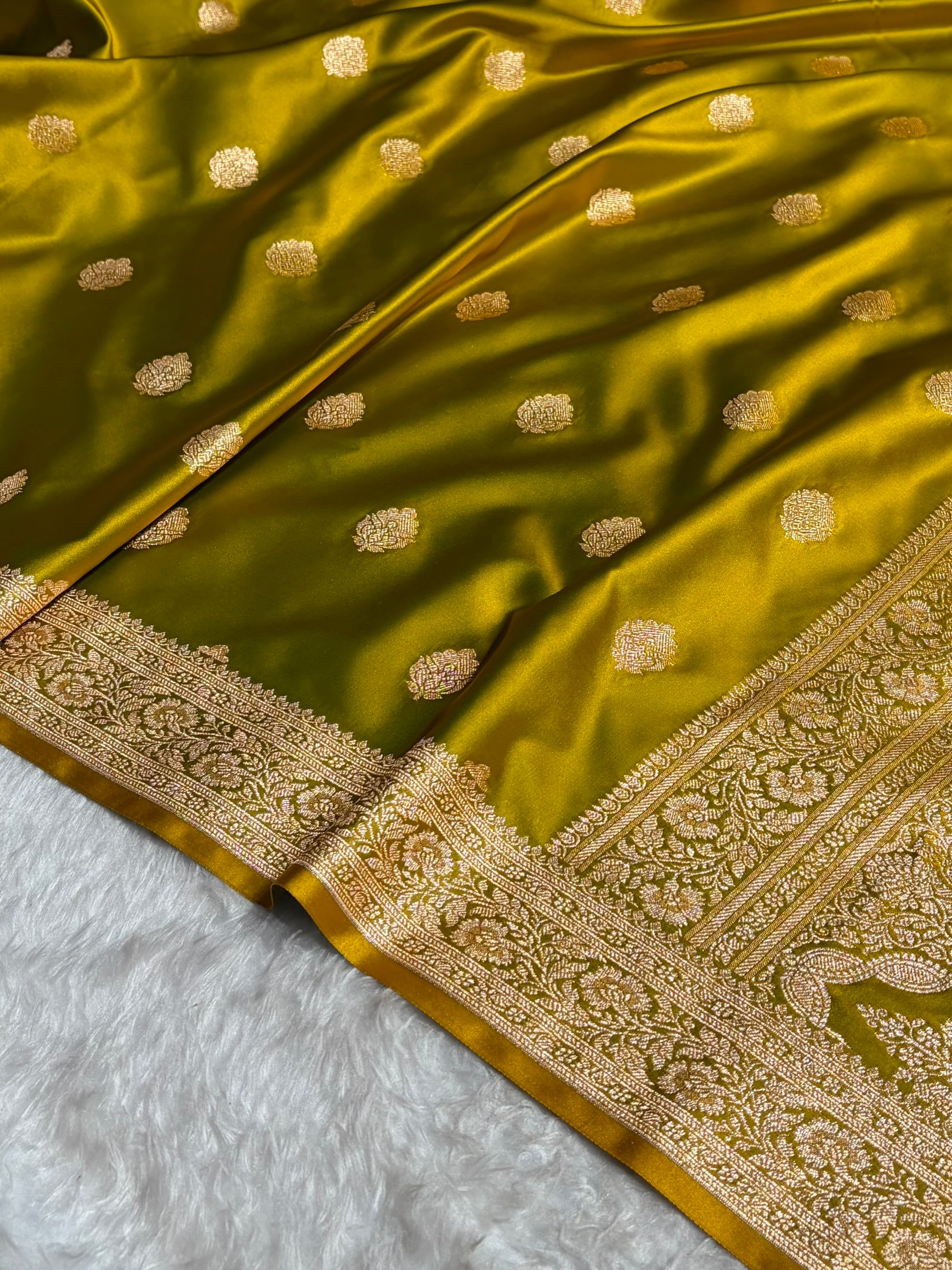 Liril Mehendi Treditional Banarasi Booti Pattern Satin Katan Silk Saree SK65
