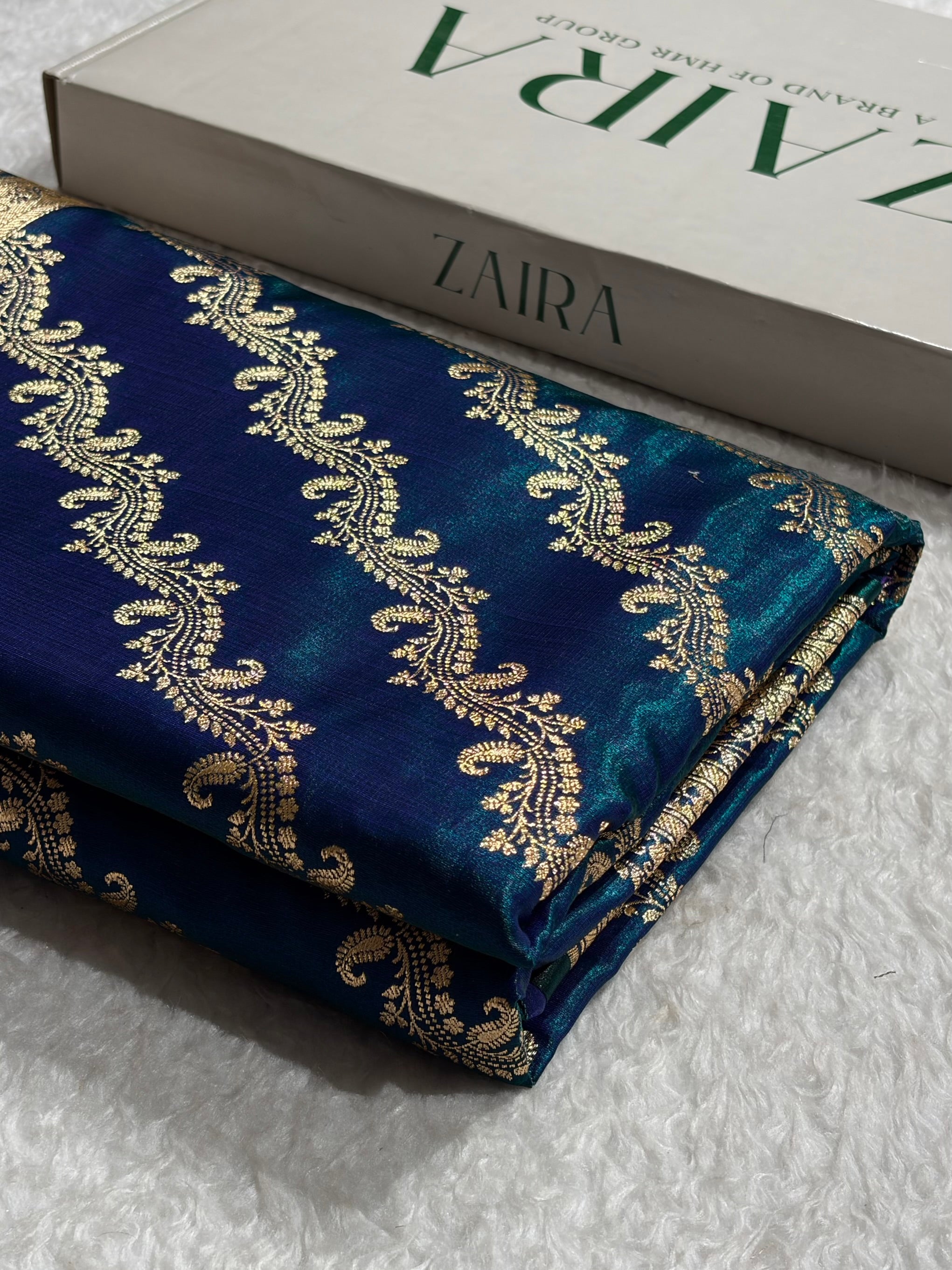 Peacock Shades Cross Pattern Banarasi Satin Silk Saree SS39