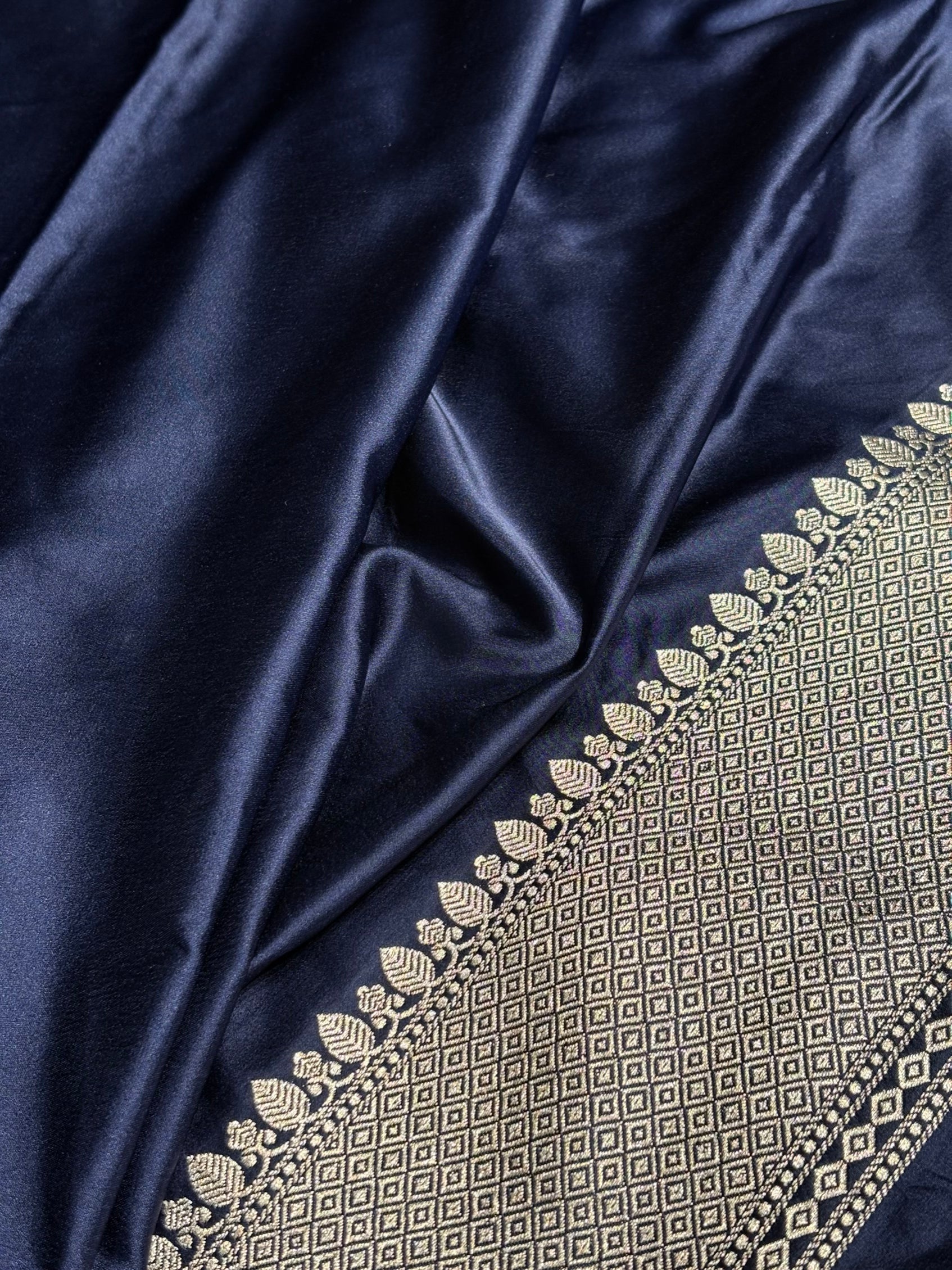 Banarasi Navy Blue Booti Mashru Silk Saree MS58