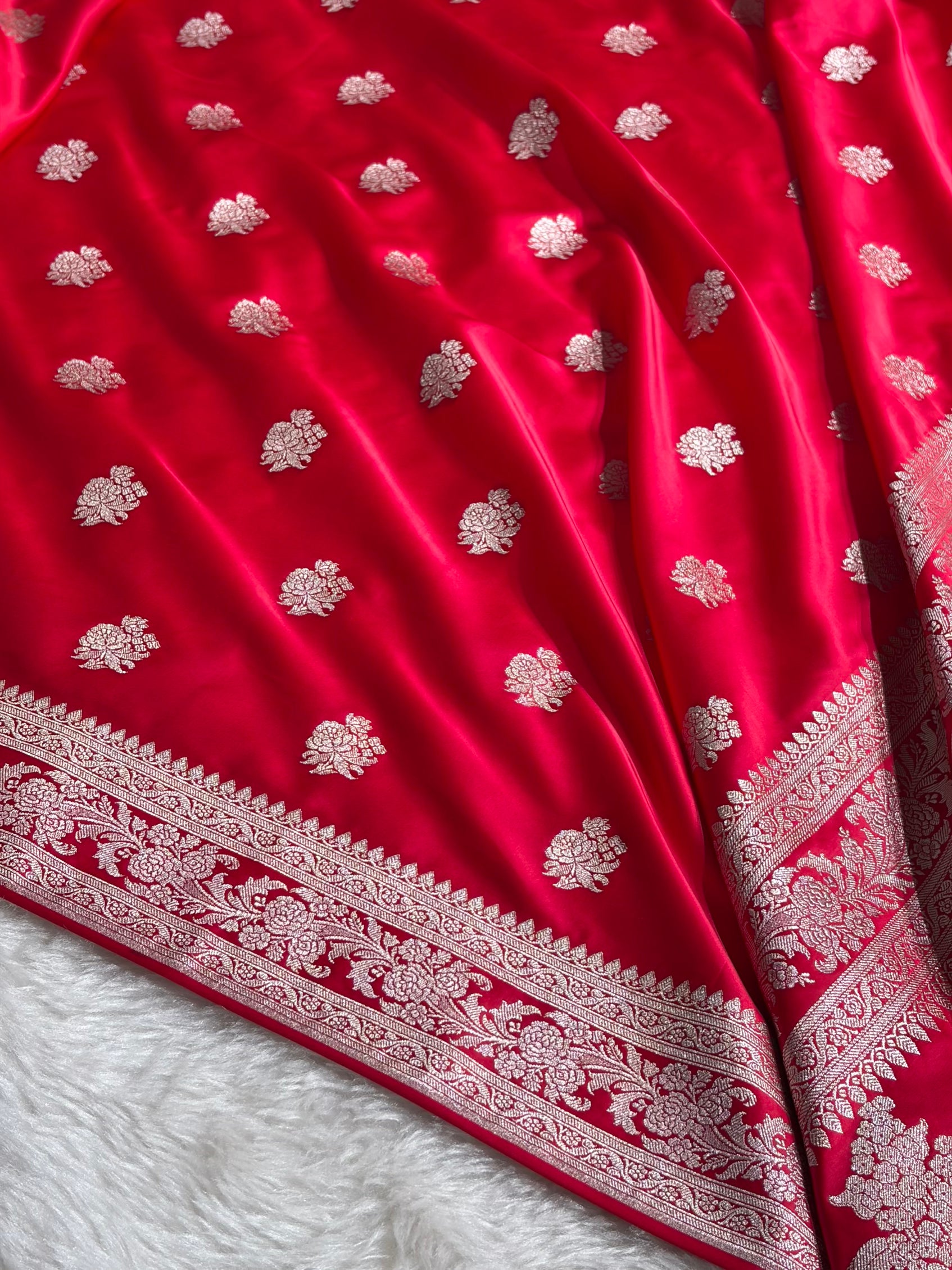Banarasi Floral Pattern in Red Shades Floral Mashru Silk Saree MCS97
