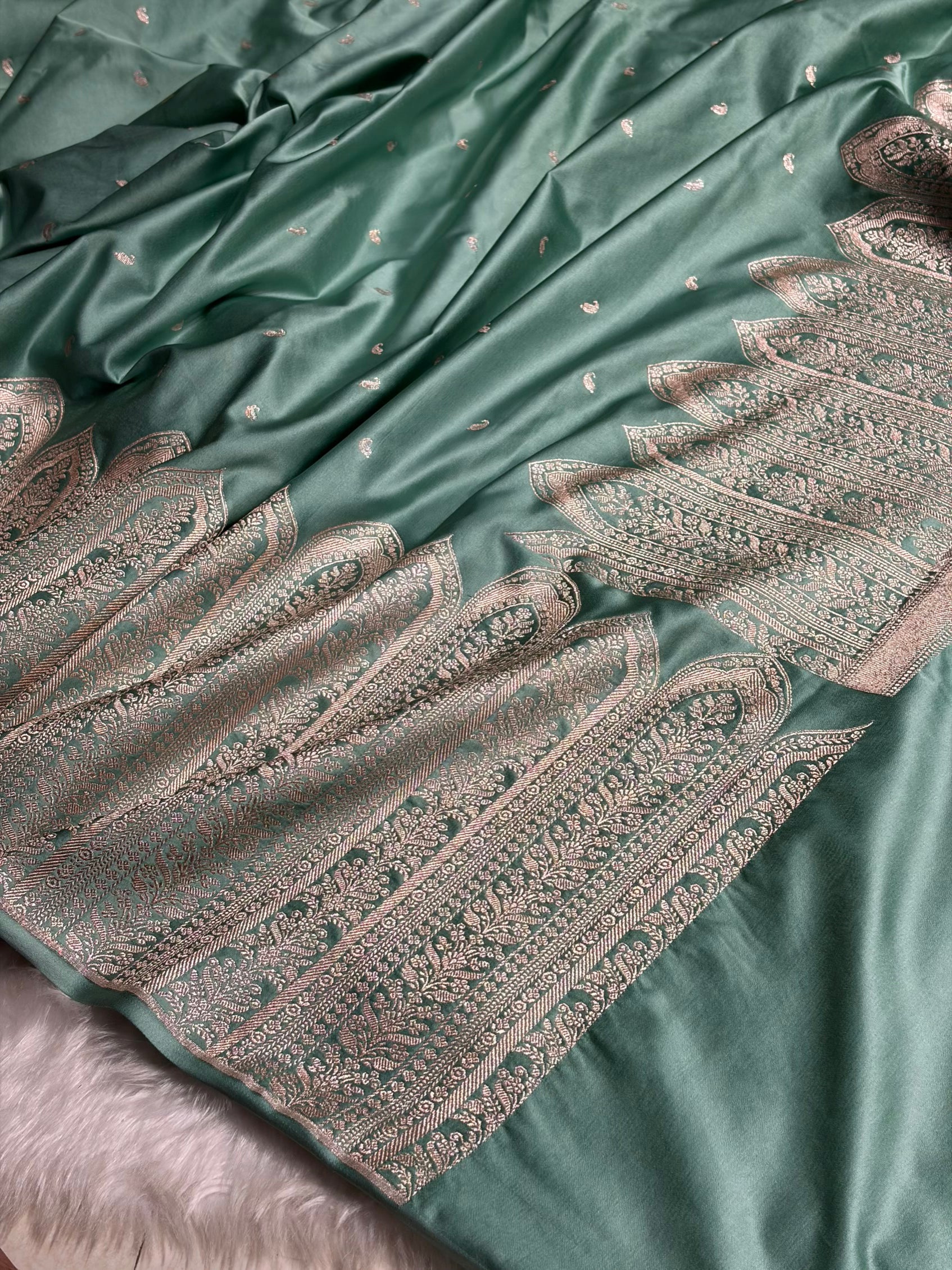 Skirt Border In Turquoise Shades Mashru Silk Saree