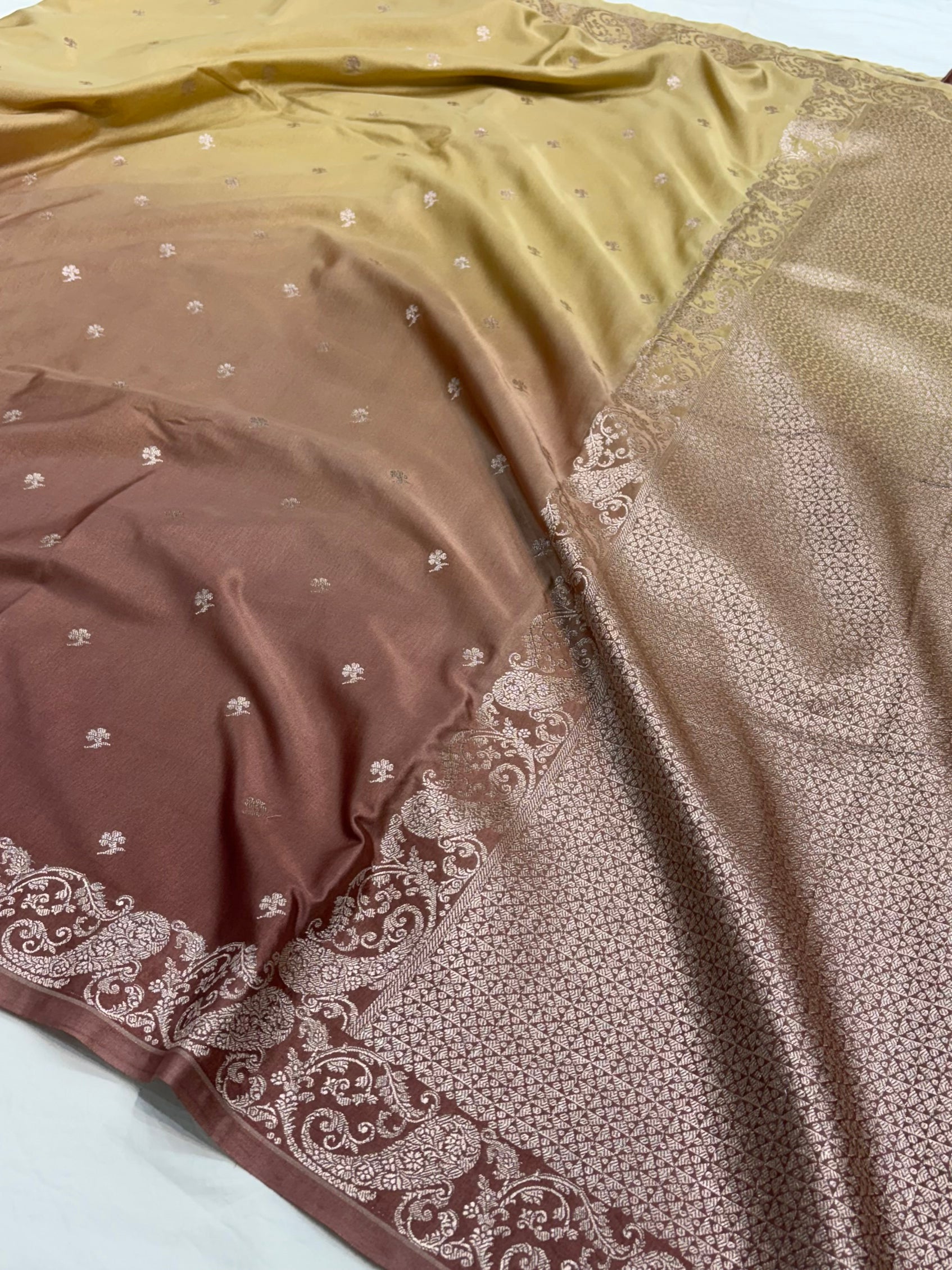 Contrast Ombre Shade With Booti Pattern Mashru Silk Saree