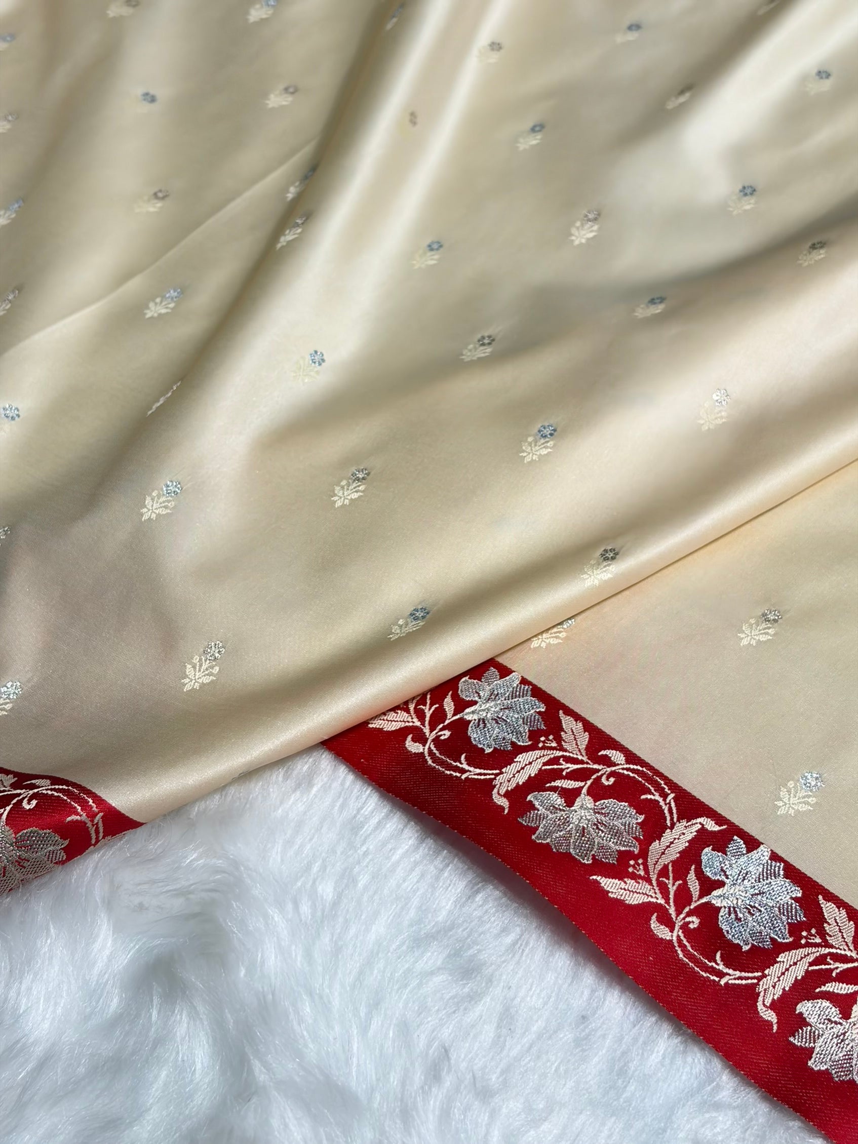 Contrast Cream With Red Floral Boota With Floral Border Mashru Silk Saree MSM 78