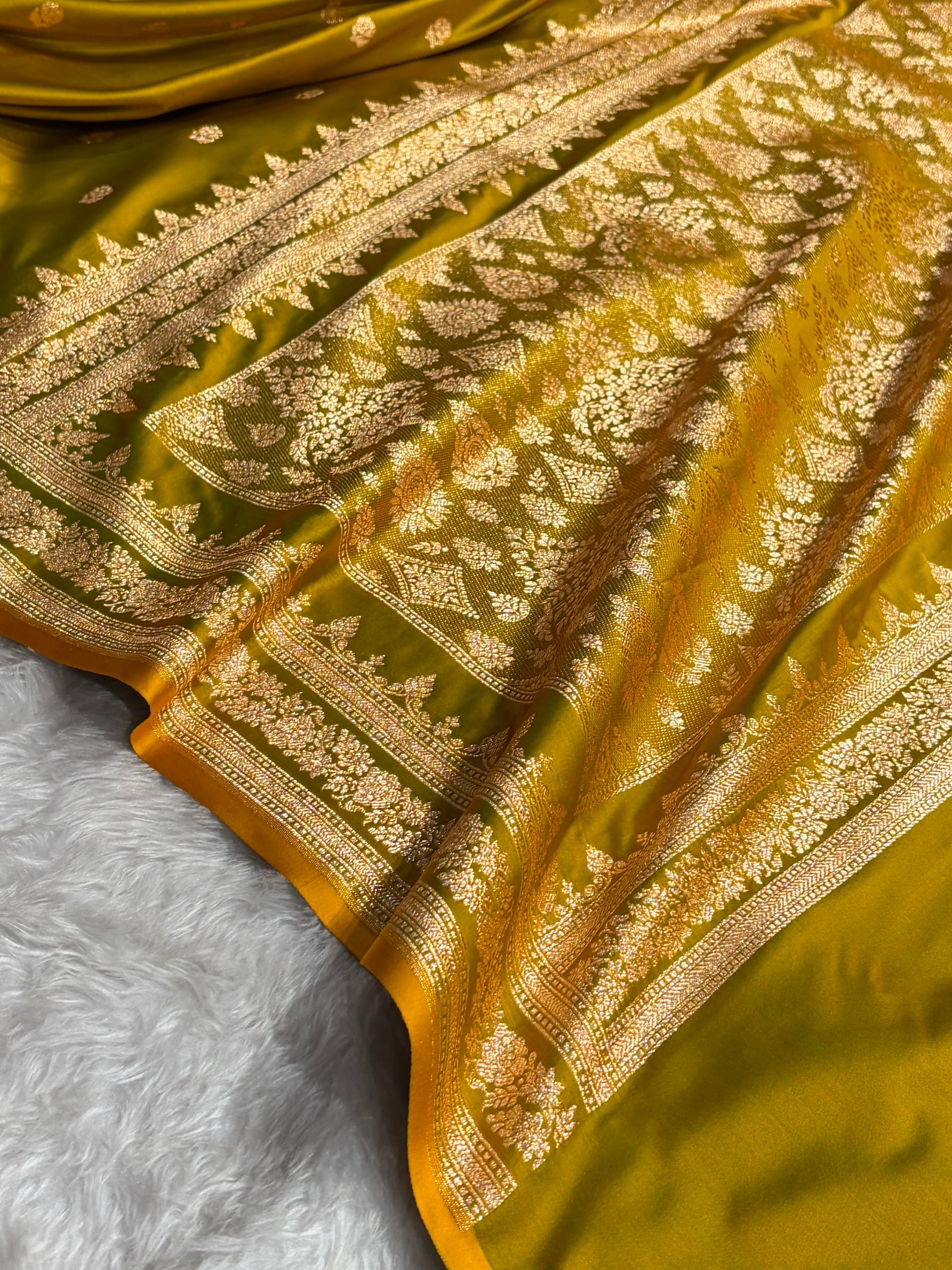 Banarasi Cross Liril Mehendi Floral Pattern Satin Katan Silk Saree SK76