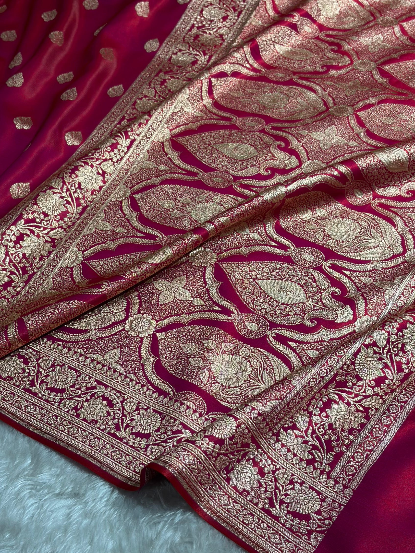 Cross Magenta Shades Booti Pattern Banarasi Satin Silk Saree SS58