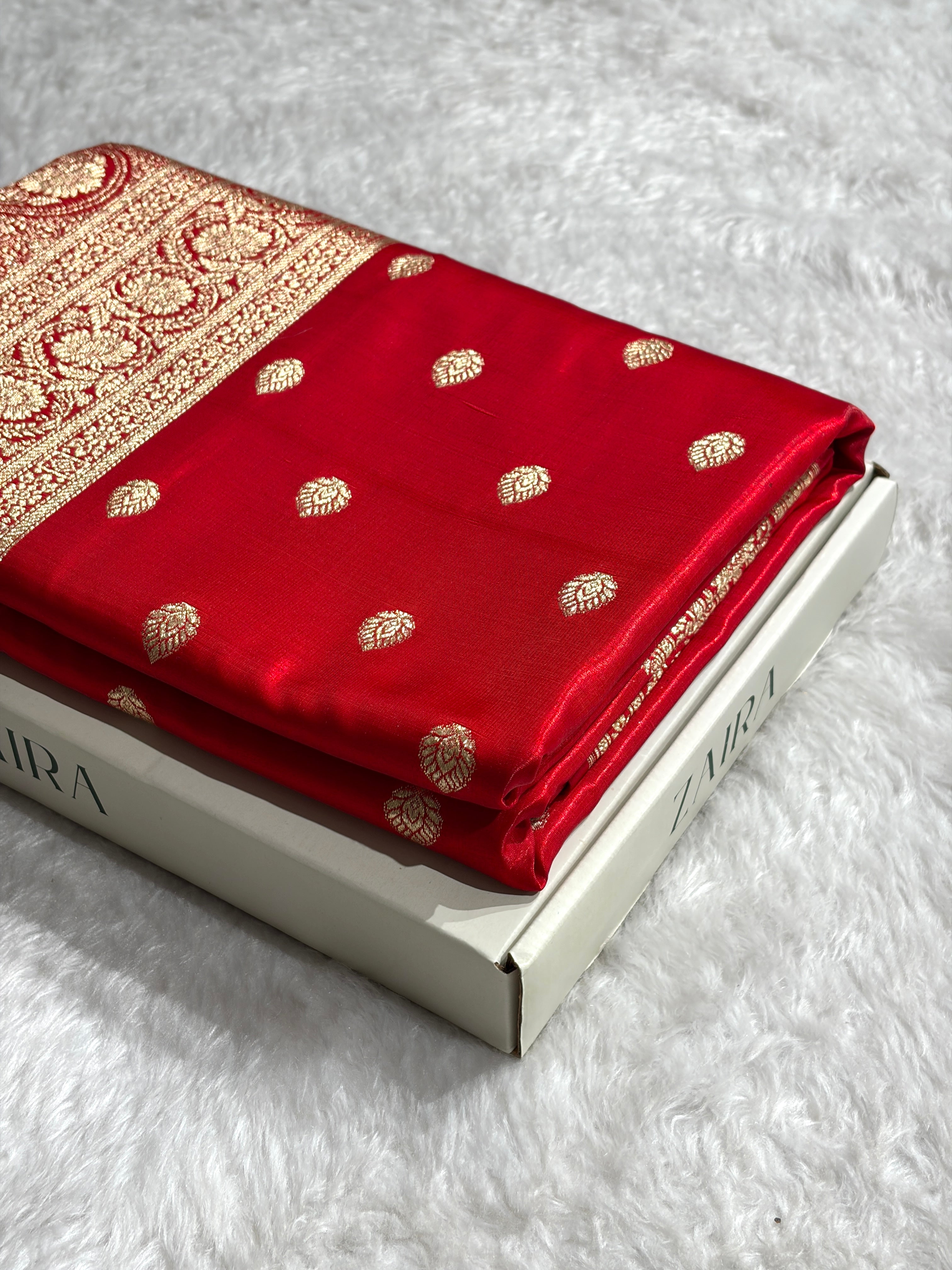 Red Shades Boota Pattern Banarasi Satin Silk Saree. SS45