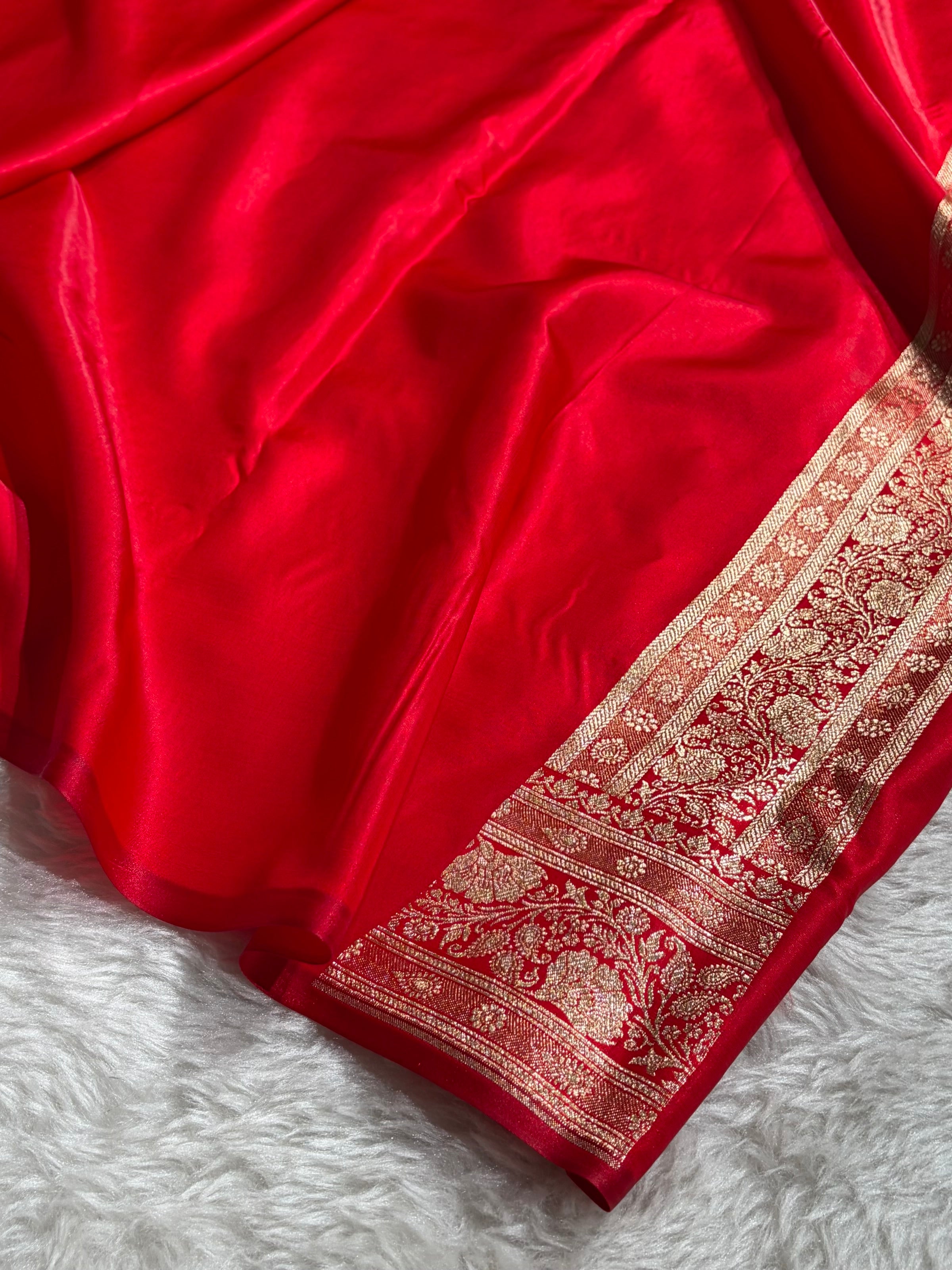 Banarasi Red Shades Cross Pattern Banarasi Satin Silk Saree SS51