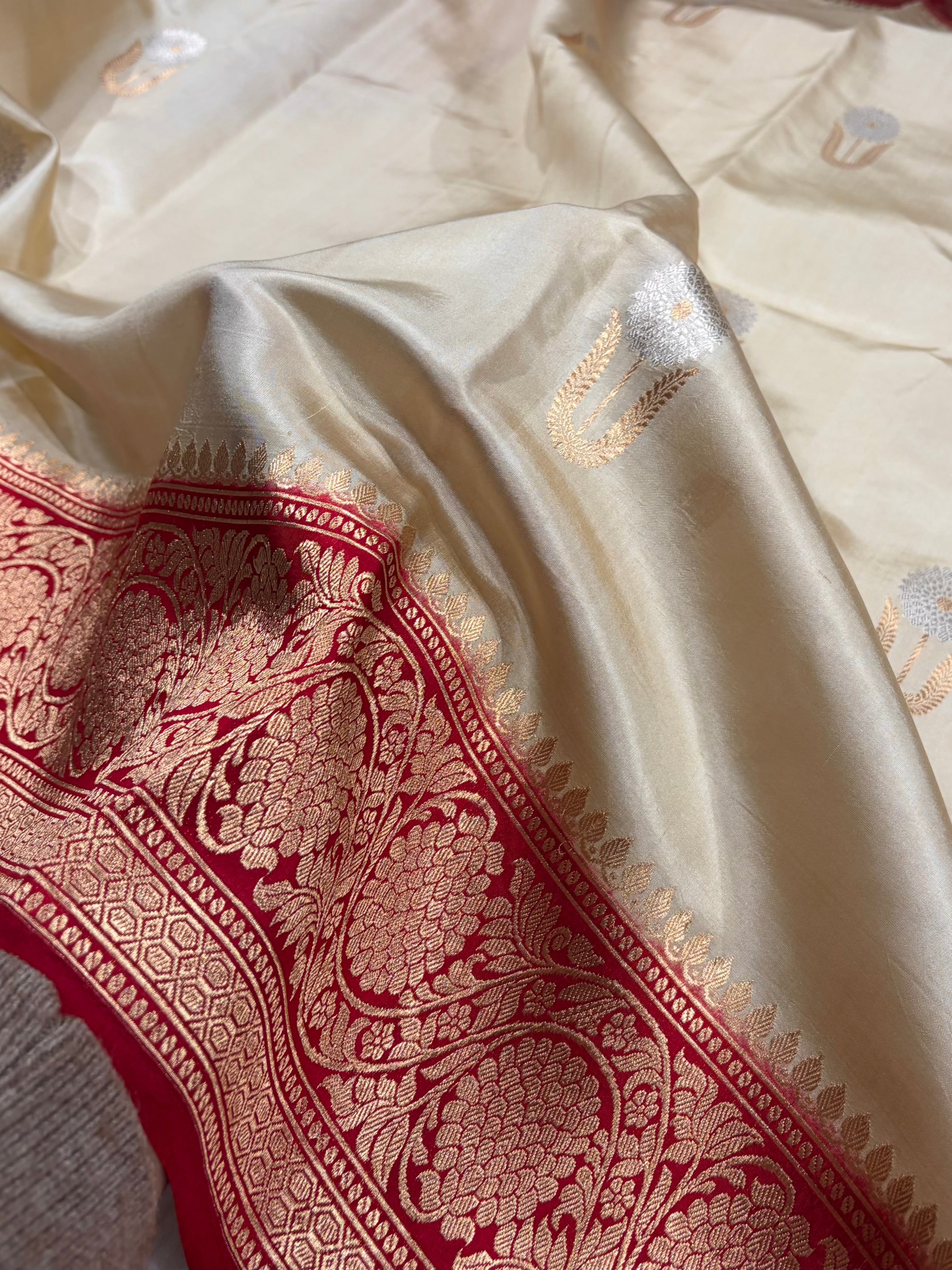 Banarasi Tusser With Maroon Contrast Shades Minakari Boota Handwoven Pure Paper Silk RM-85