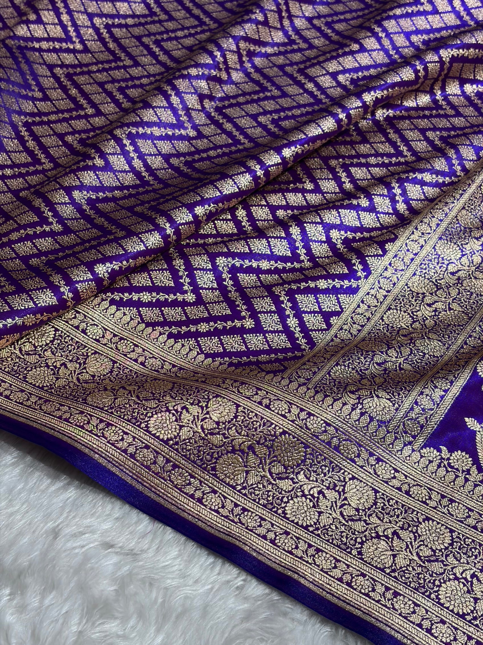 Purple Shades Jaal Pattern Banarasi Satin Silk Saree SS56