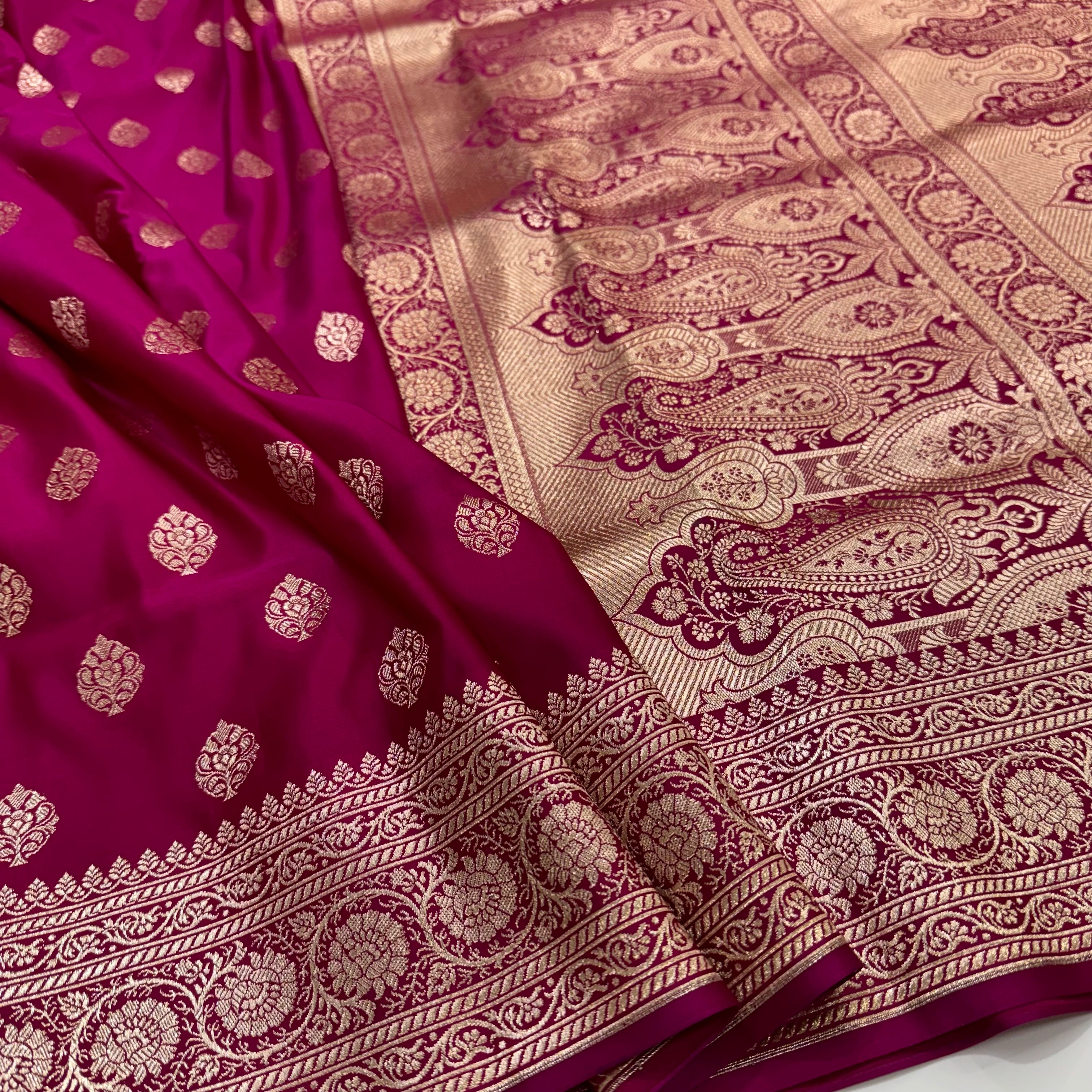 Boota Katan Silk Saree In Rani Shades