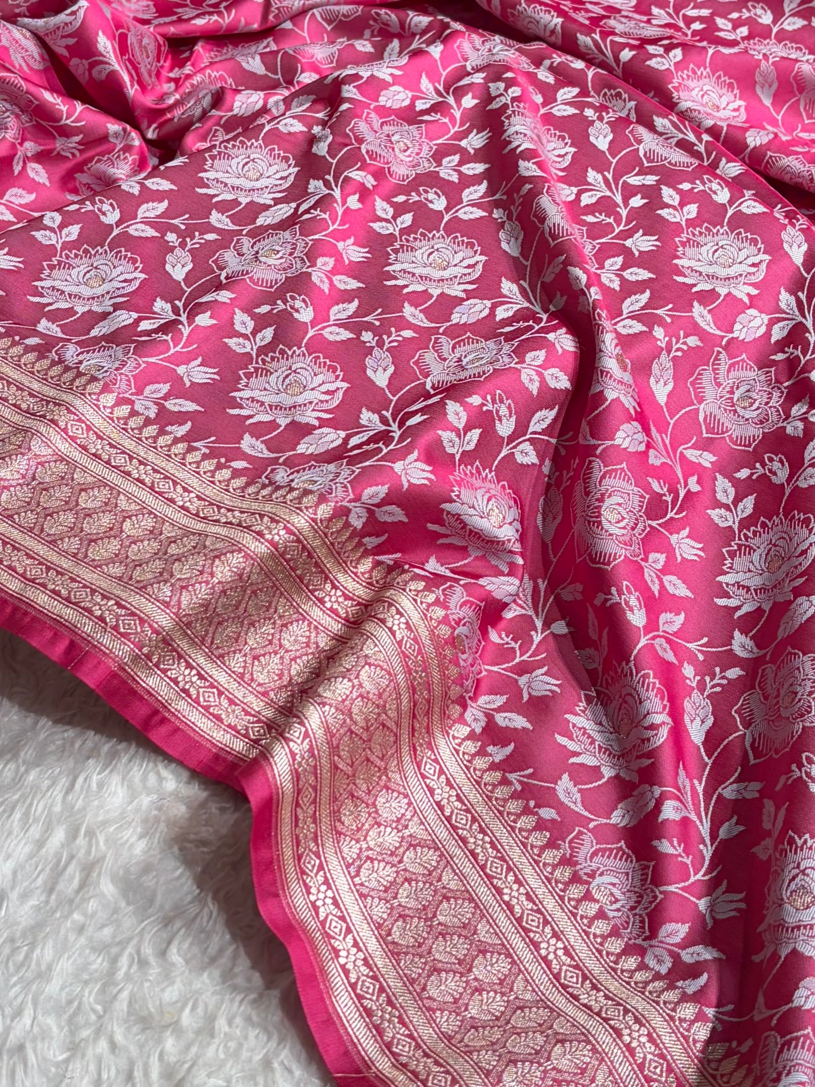 Banarasi Rani Floral Booti Mashru Silk Saree
