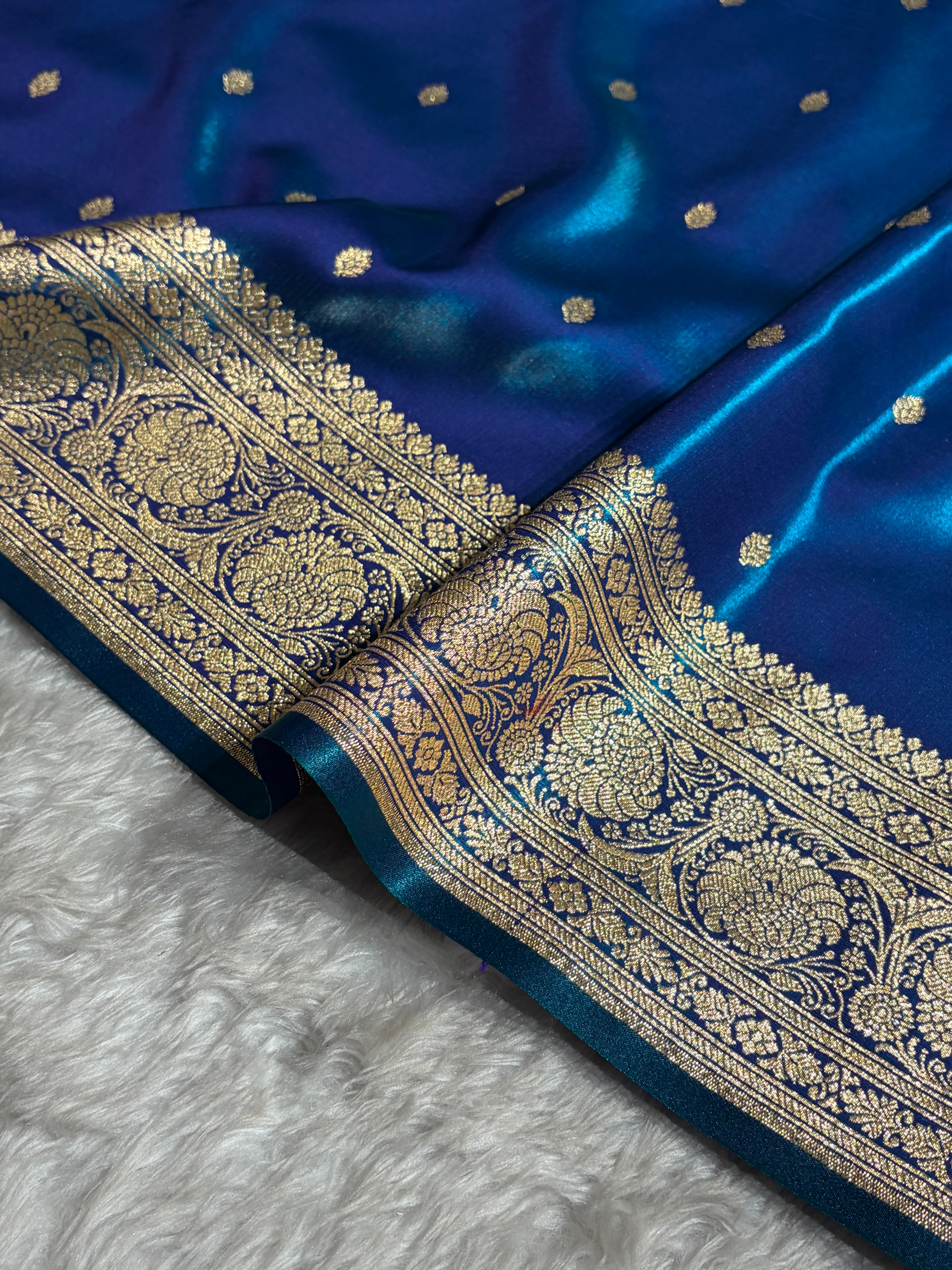 Banarasi Peacock Shades Booti Pattern Banarasi Satin Silk Saree SS62