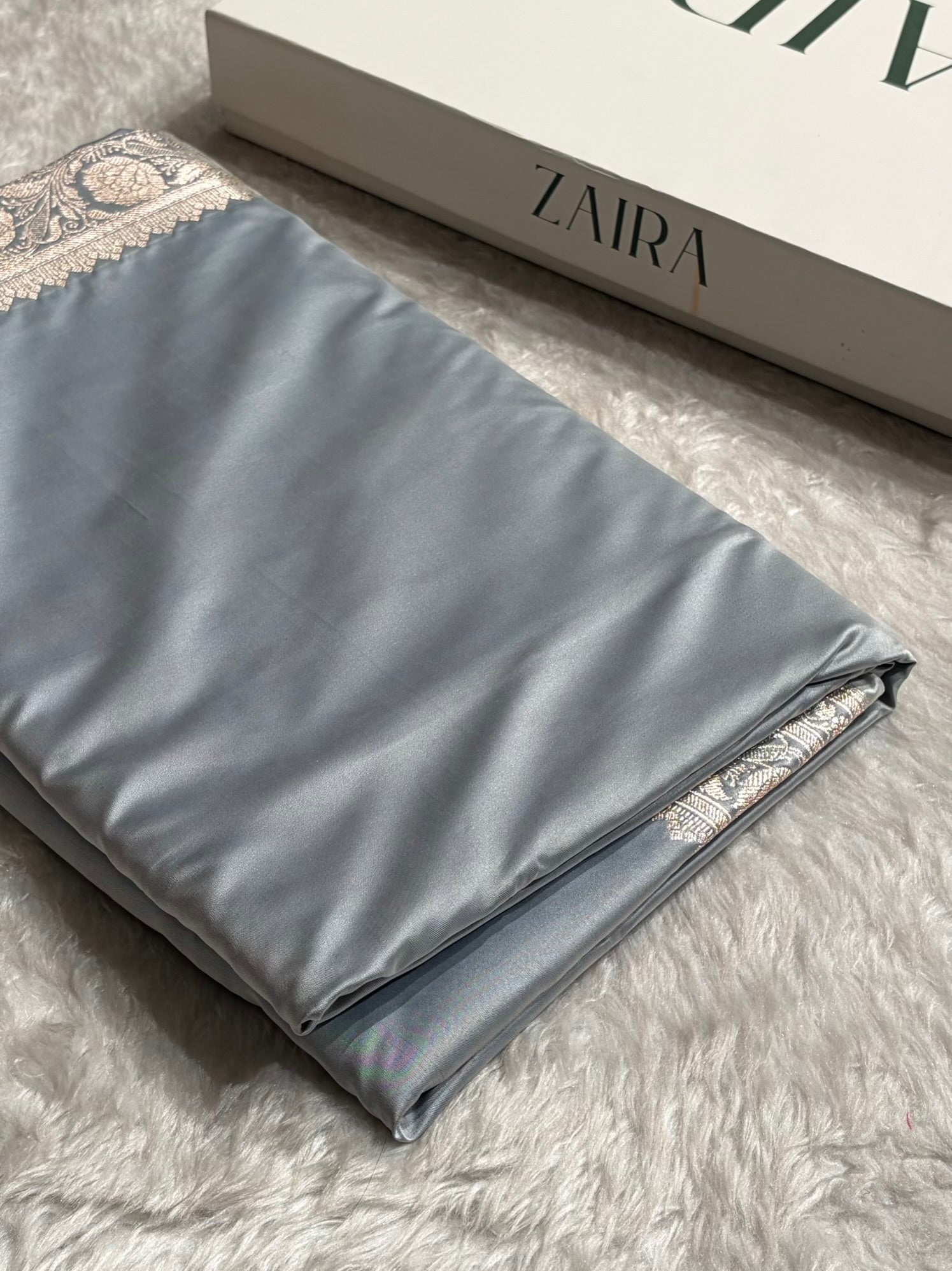 Powder Grey Shade With Booti Pattern Mashru Silk Saree