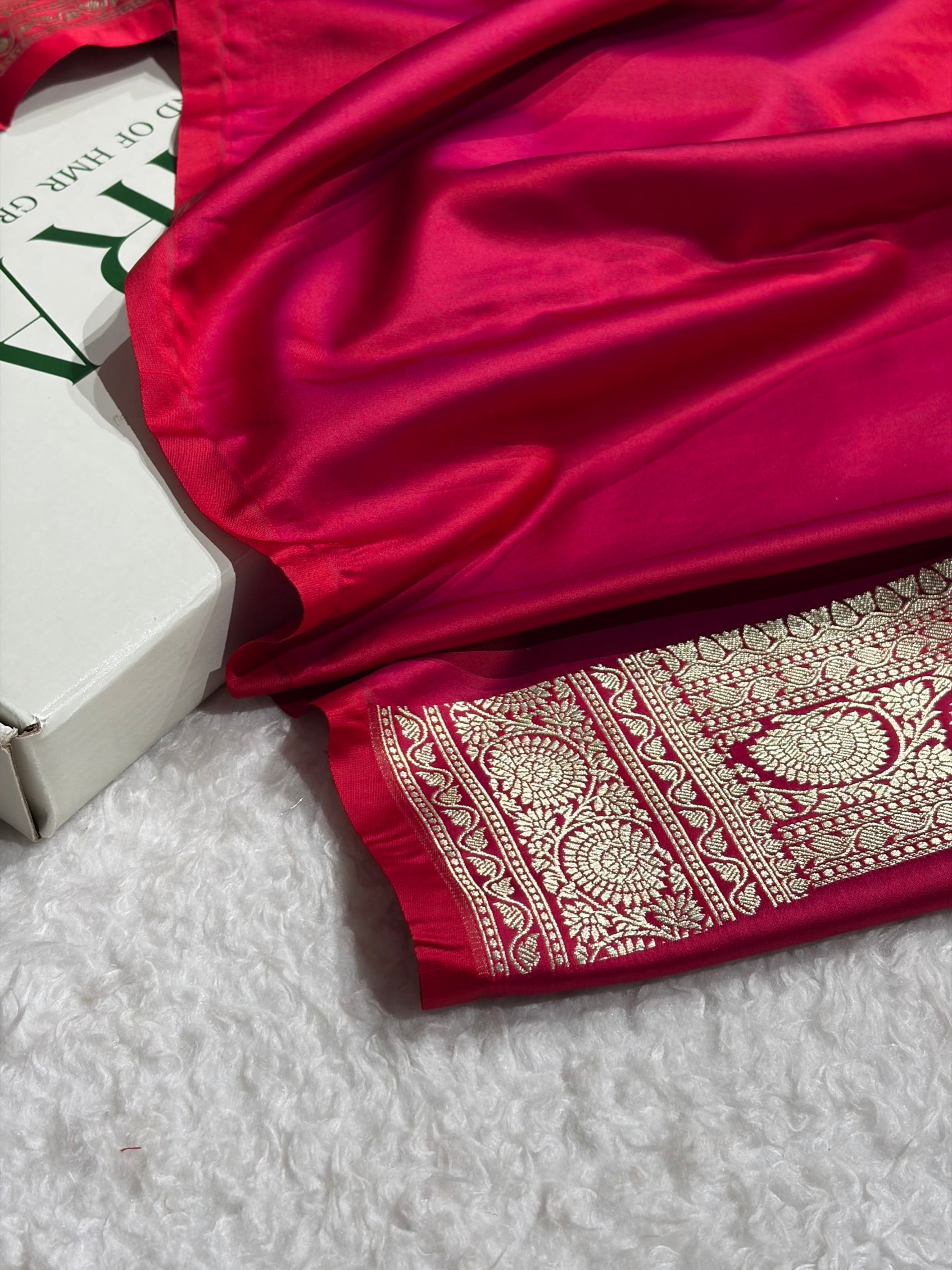 Banarasi Satin Katan Saree With Minakari Jaal Pattern in Cross Red Shades SK126