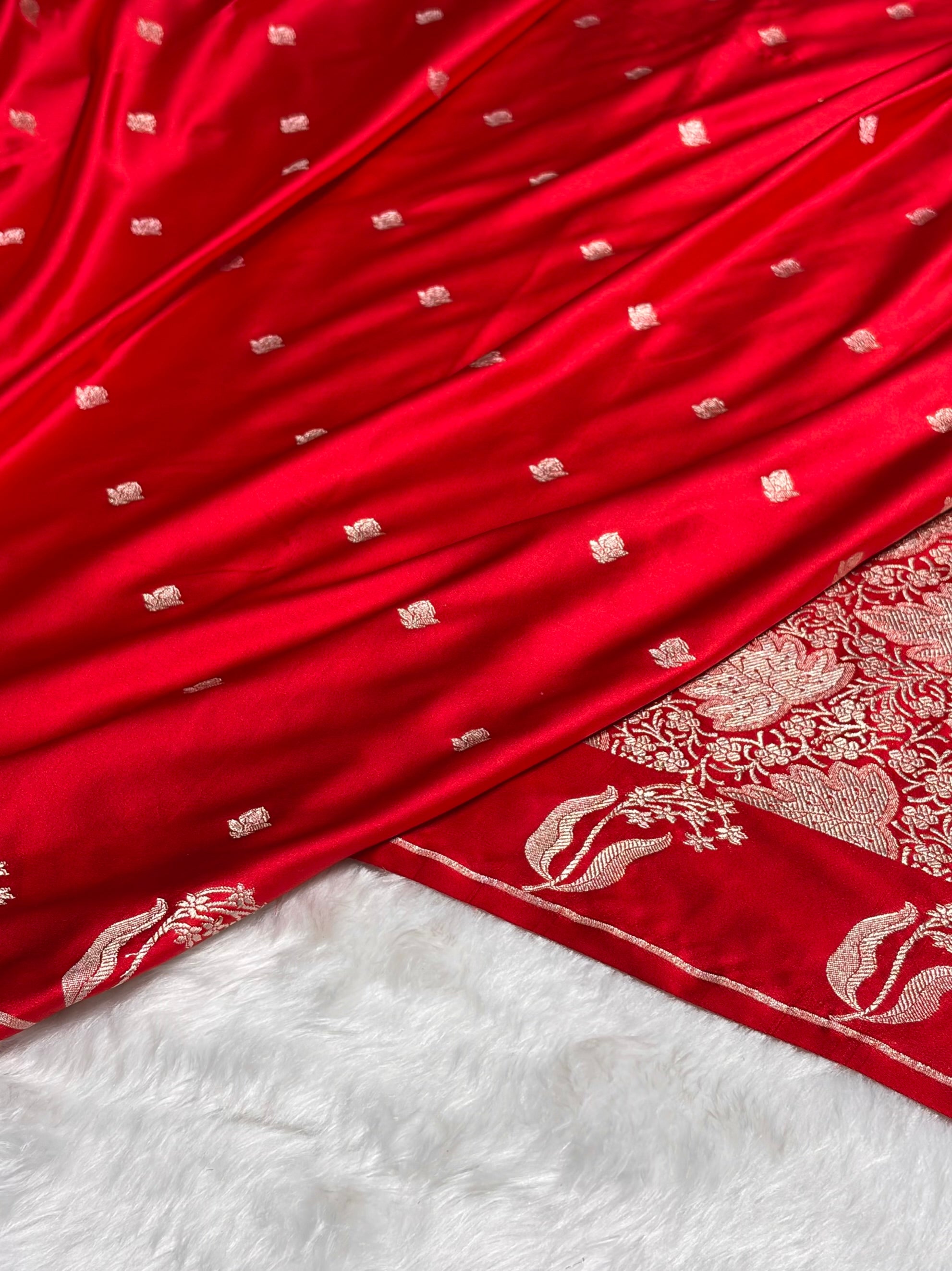 Red Shades Floral Border Booti Mashru Silk Saree MS74