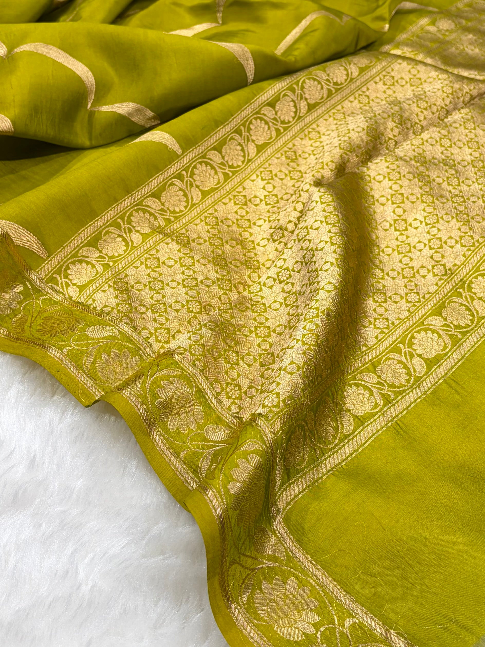 Green Shades Handwoven Pure Paper Silk RM-42