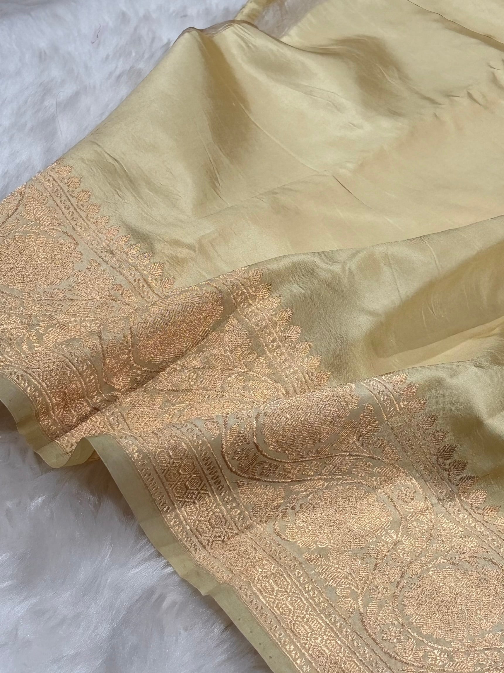 Banarasi Wine With Cream Contrast Shades Minakari Boota Handwoven Pure Paper Silk RM-85