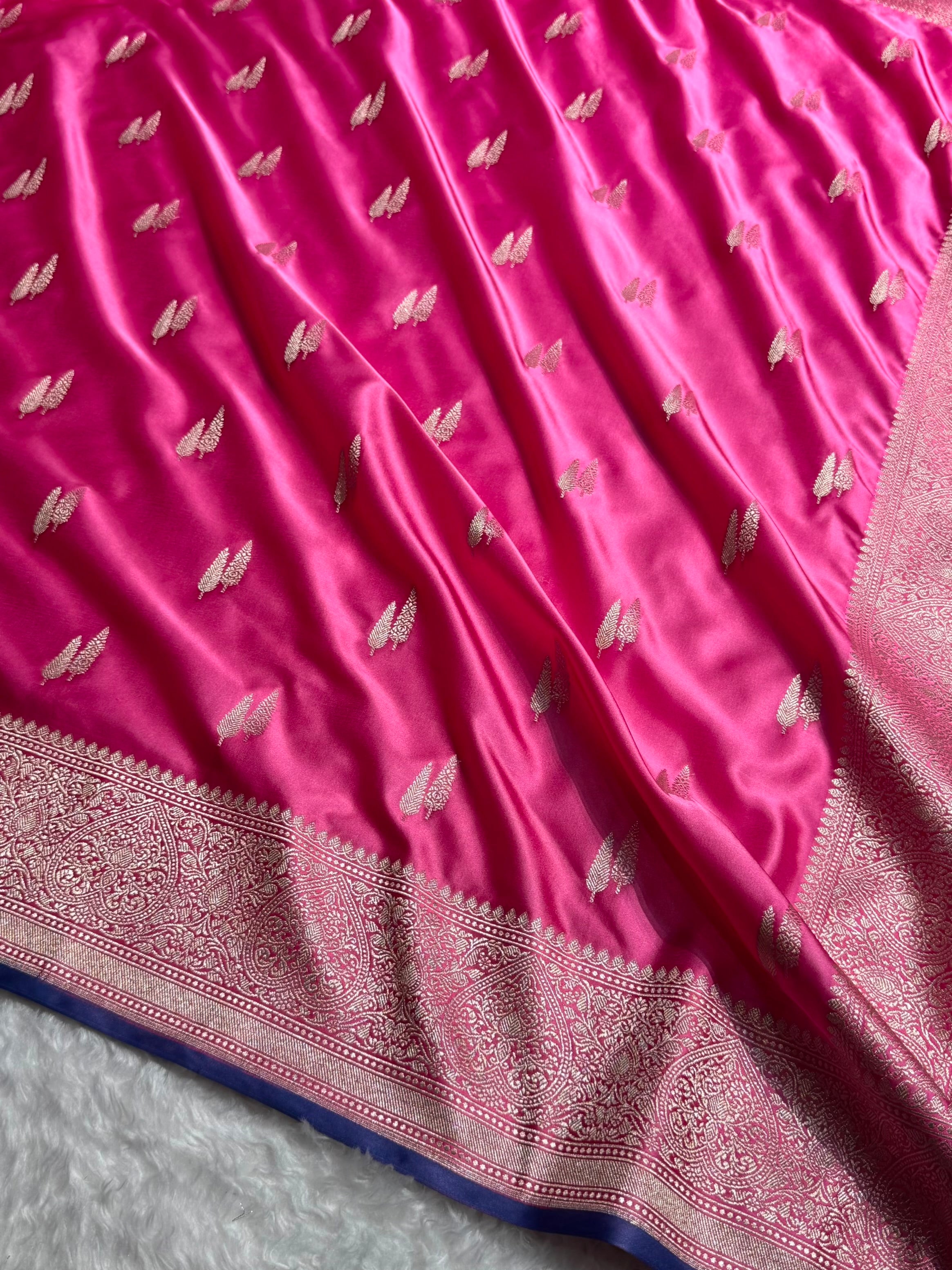 Banarasi Floral Booti Pattern in Baby Pink Shades Floral Mashru Silk Saree MCS102