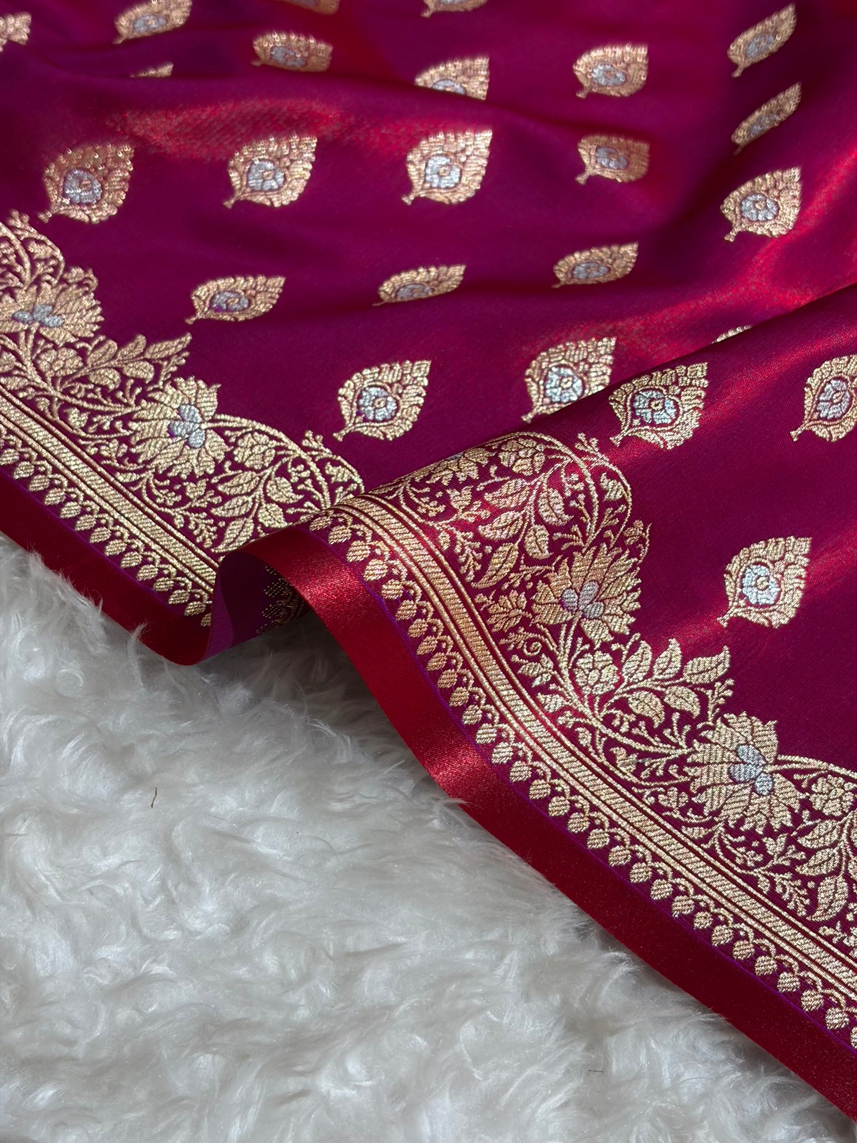 Banarasi Magentic Red Shades Minakari Booti Pattern Banarasi Satin Silk Saree SS60