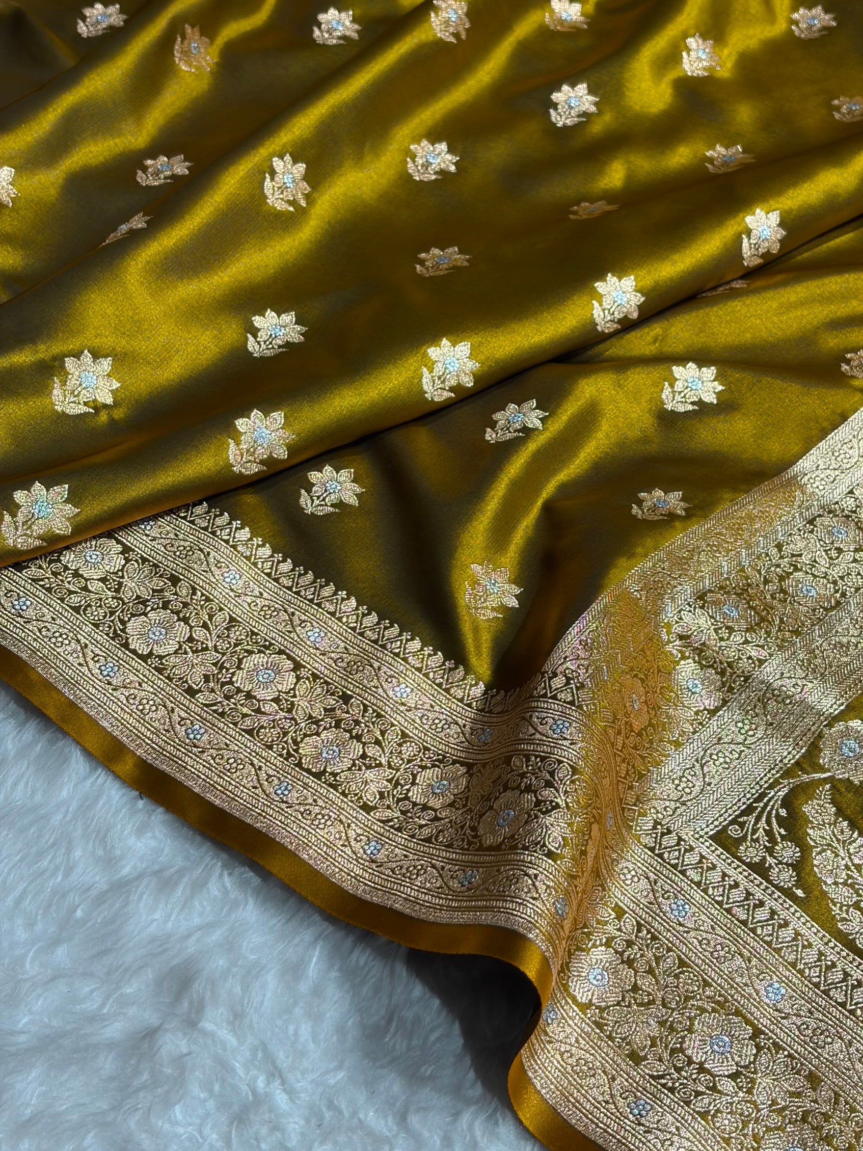Mehendi Shades Minakari Boota Pattern Banarasi Satin Silk Saree SS44