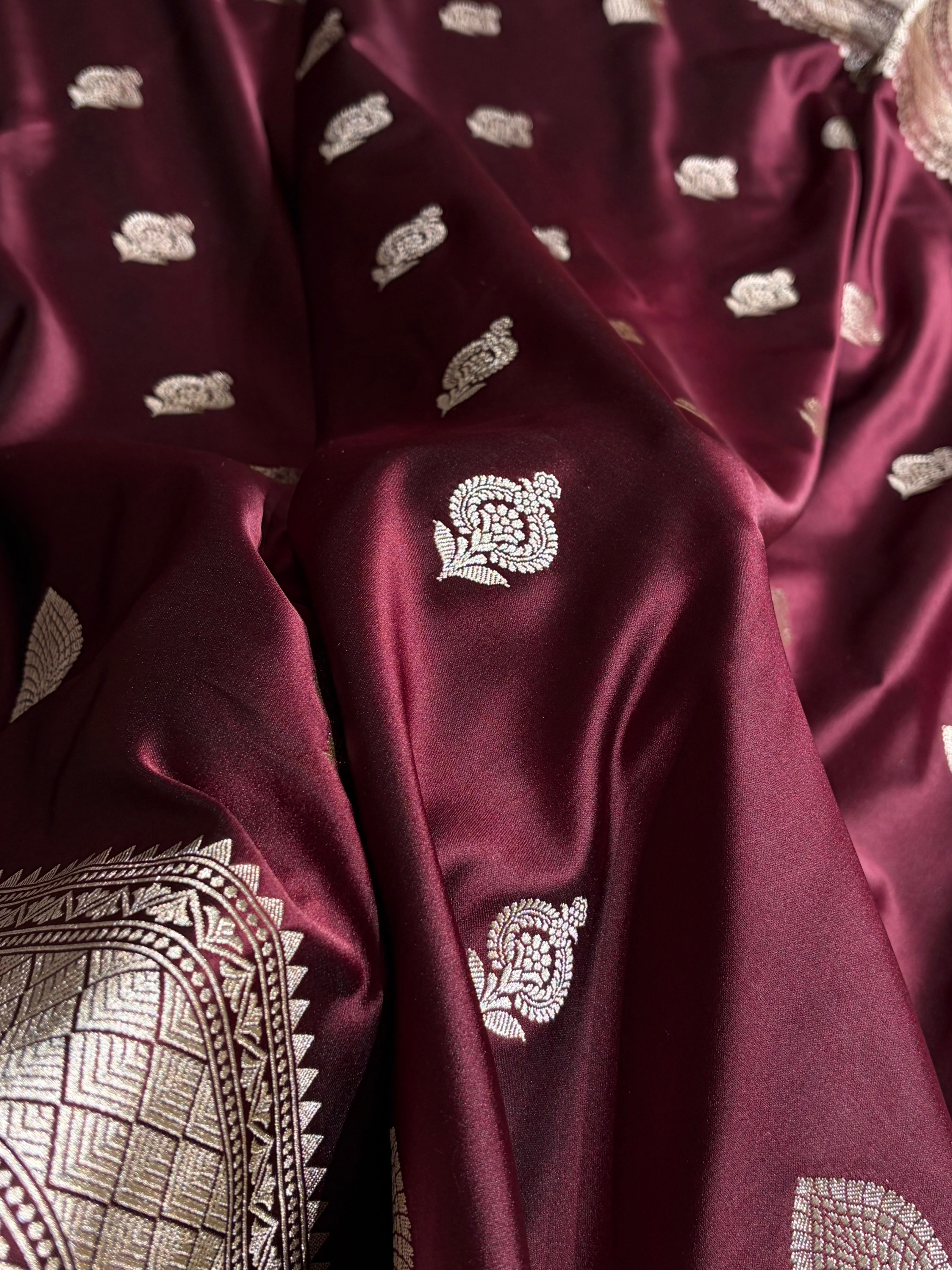 Chocolate Shade With Booti Pattern Mashru Silk Saree
