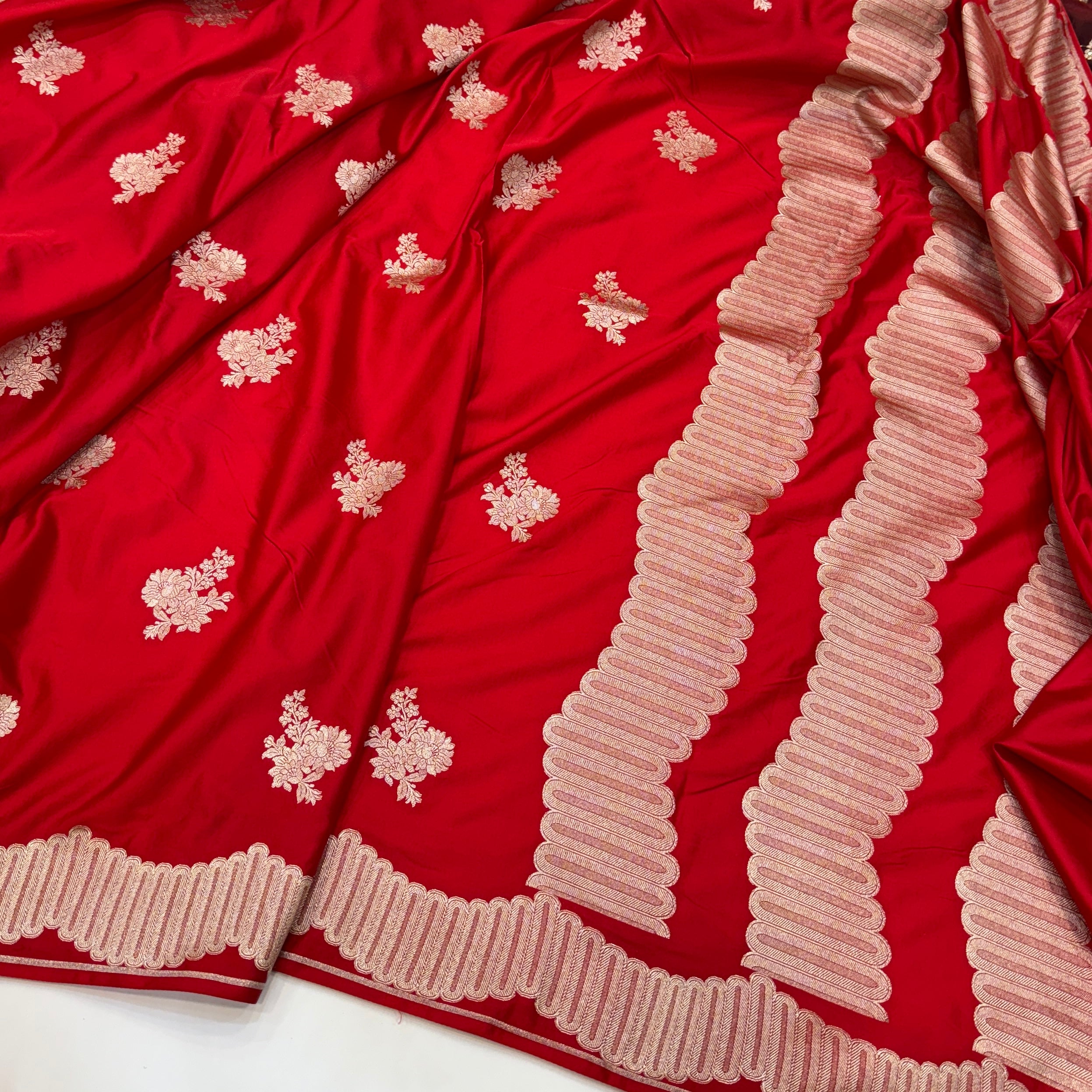 Red Scallop Boota Mashru Silk Saree