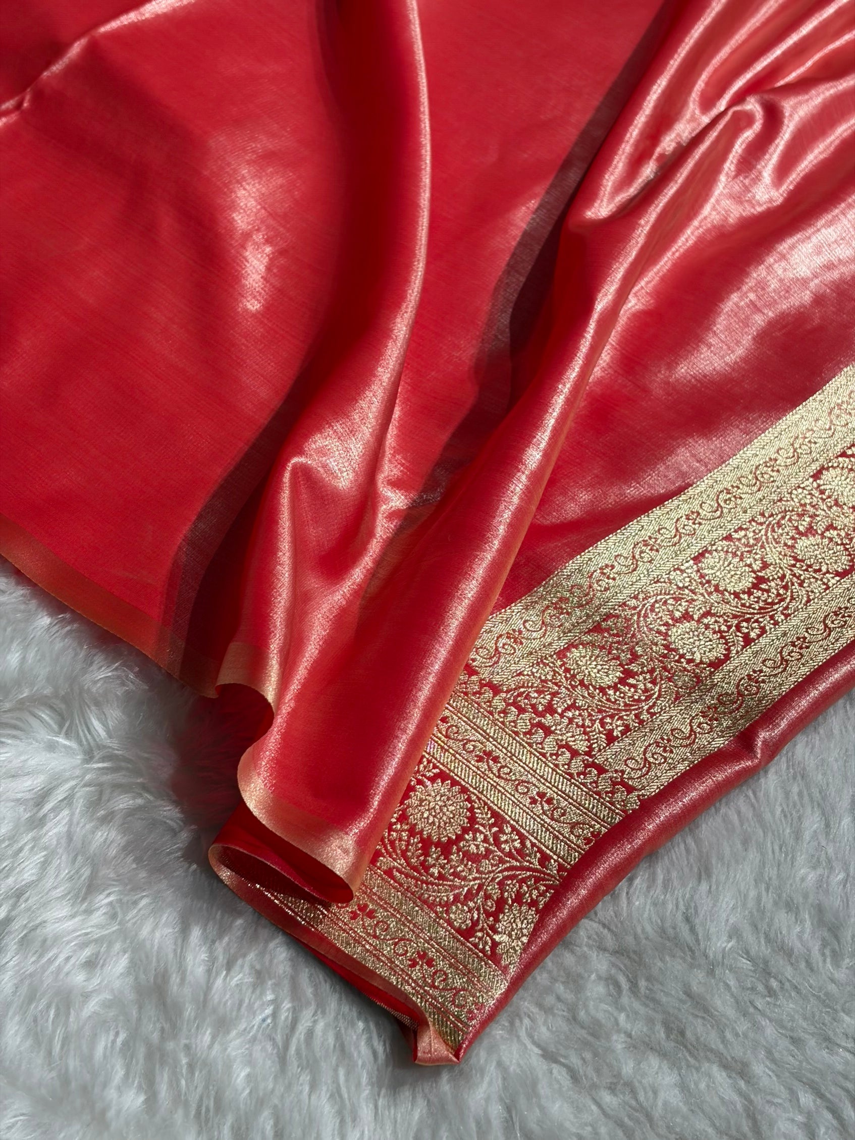 Red Contrast Shades Jaal Pattern Banarasi Satin Silk Saree SS47