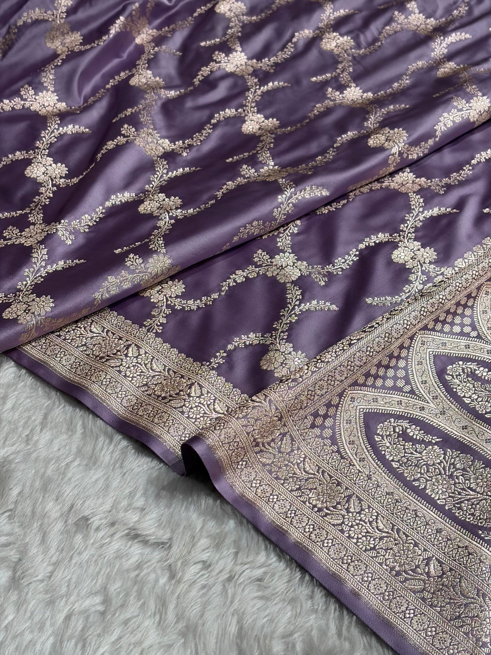 Dusty Lavender Shades Banarasi With Floral Border Mashru Silk Saree MSM-127