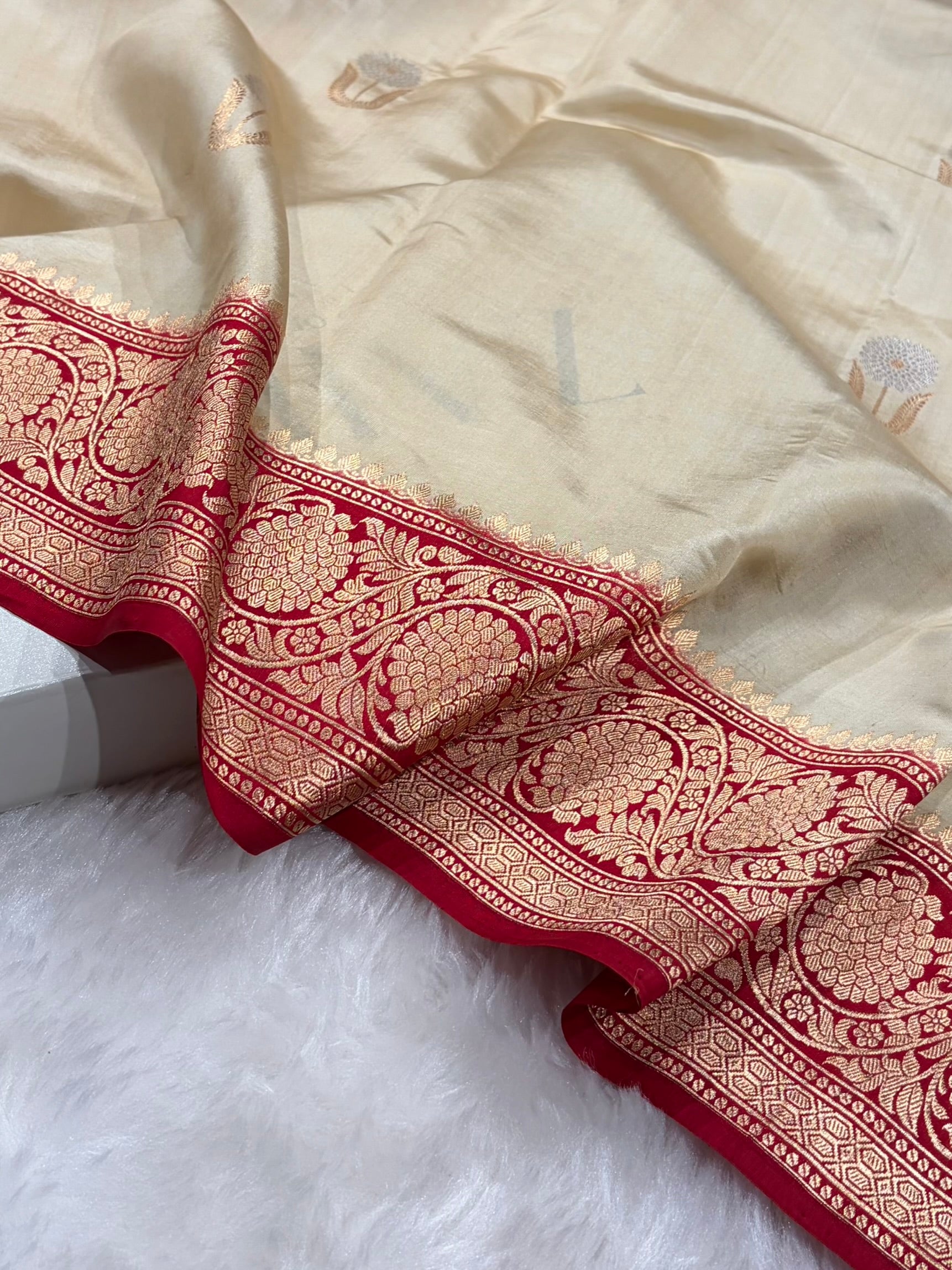Banarasi Tusser With Maroon Contrast Shades Minakari Boota Handwoven Pure Paper Silk RM-85