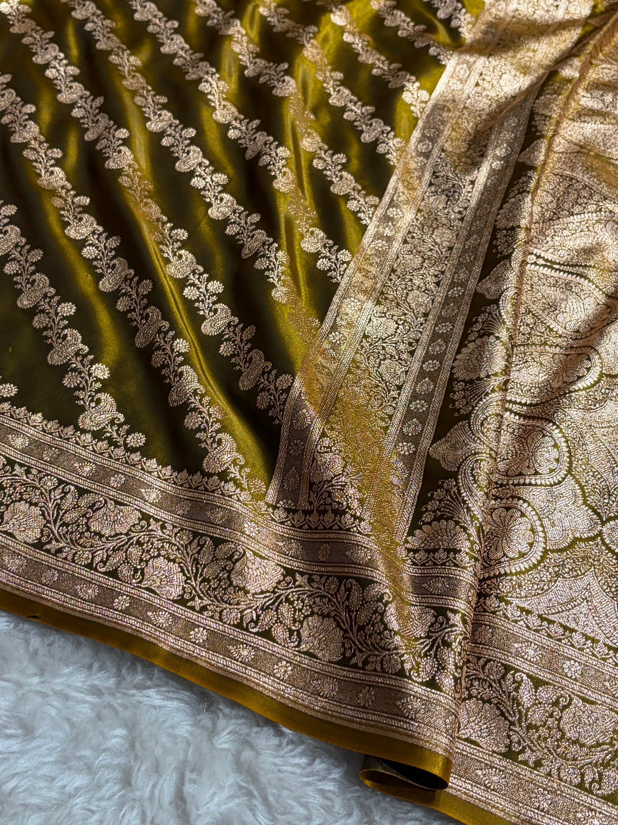 Banarasi Mahndi Shades Cross Pattern Banarasi Satin Silk Saree SS51