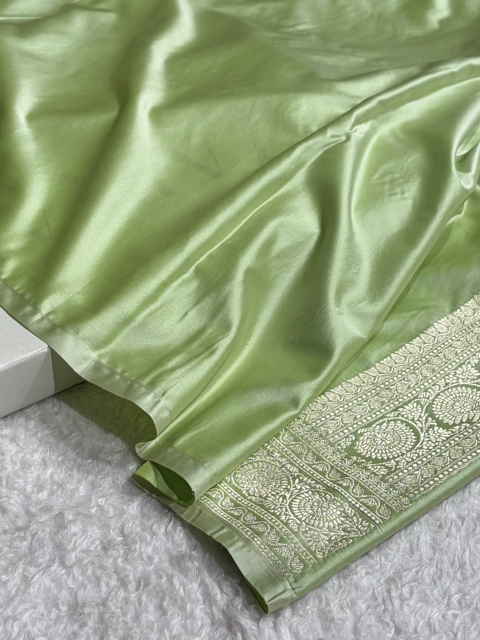 Banarasi Satin Katan Saree With Minakari Jaal Pattern in Pista Shades SK126