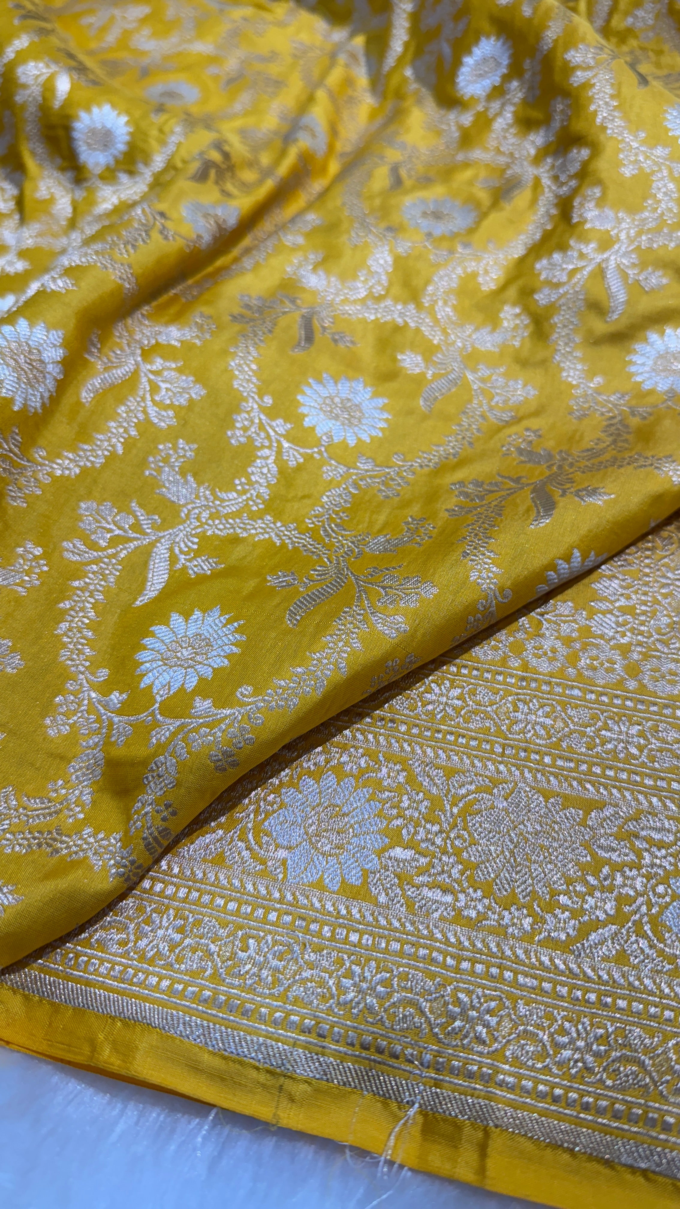 Mango Yellow Shades Rupa Sona Jaal Pure Katan Silk Handloom Banarasi Saree | SKU - ZP08