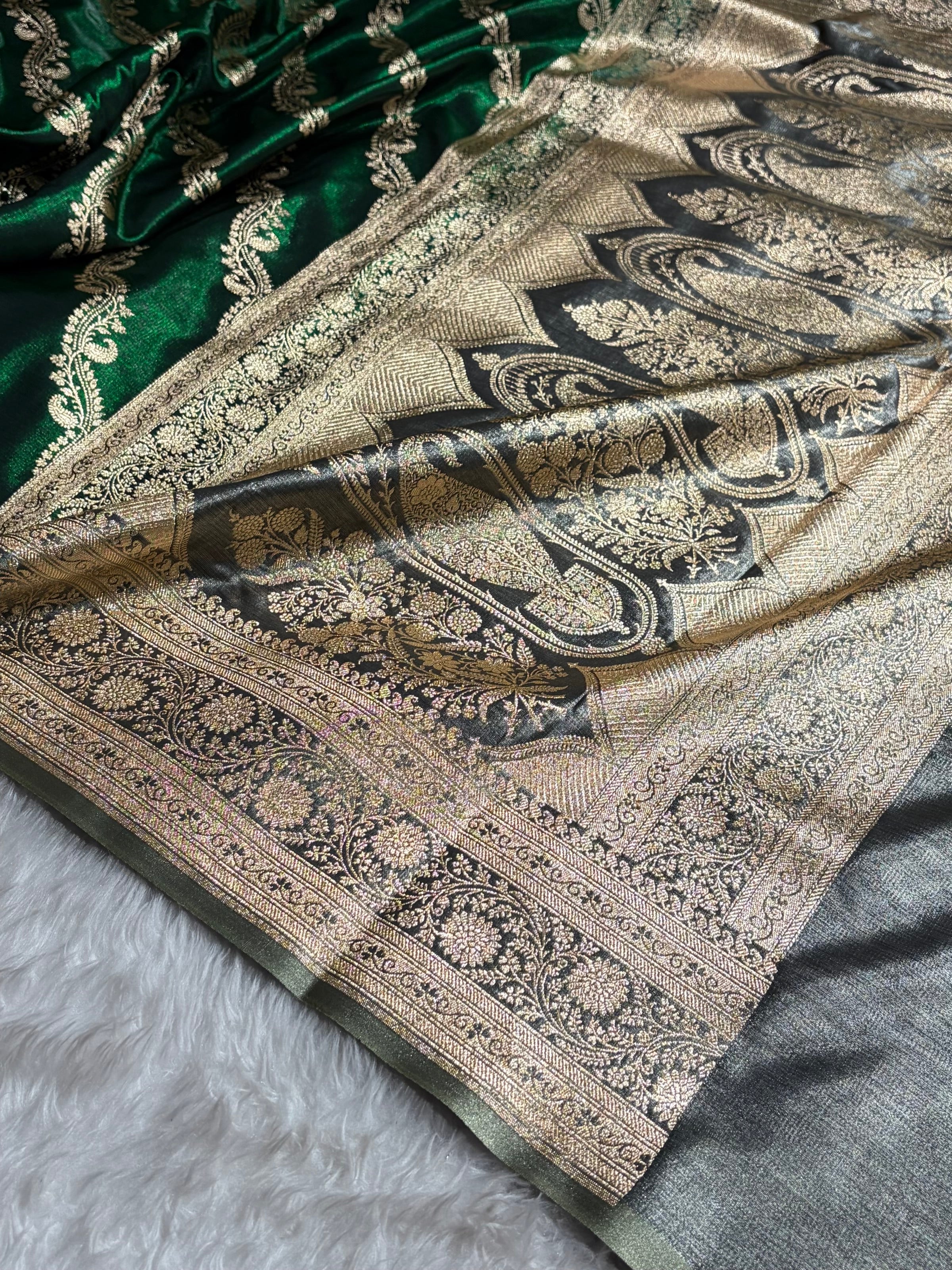 Bottle Green Contrast Shades Cross Pattern Banarasi Satin Silk Saree SS39